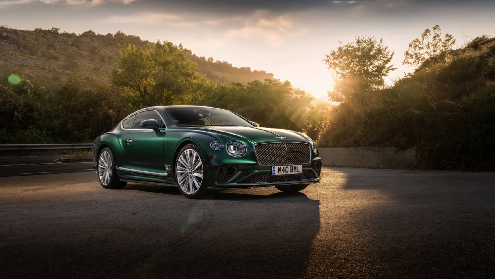 Bentley Continental GT na tle słońca