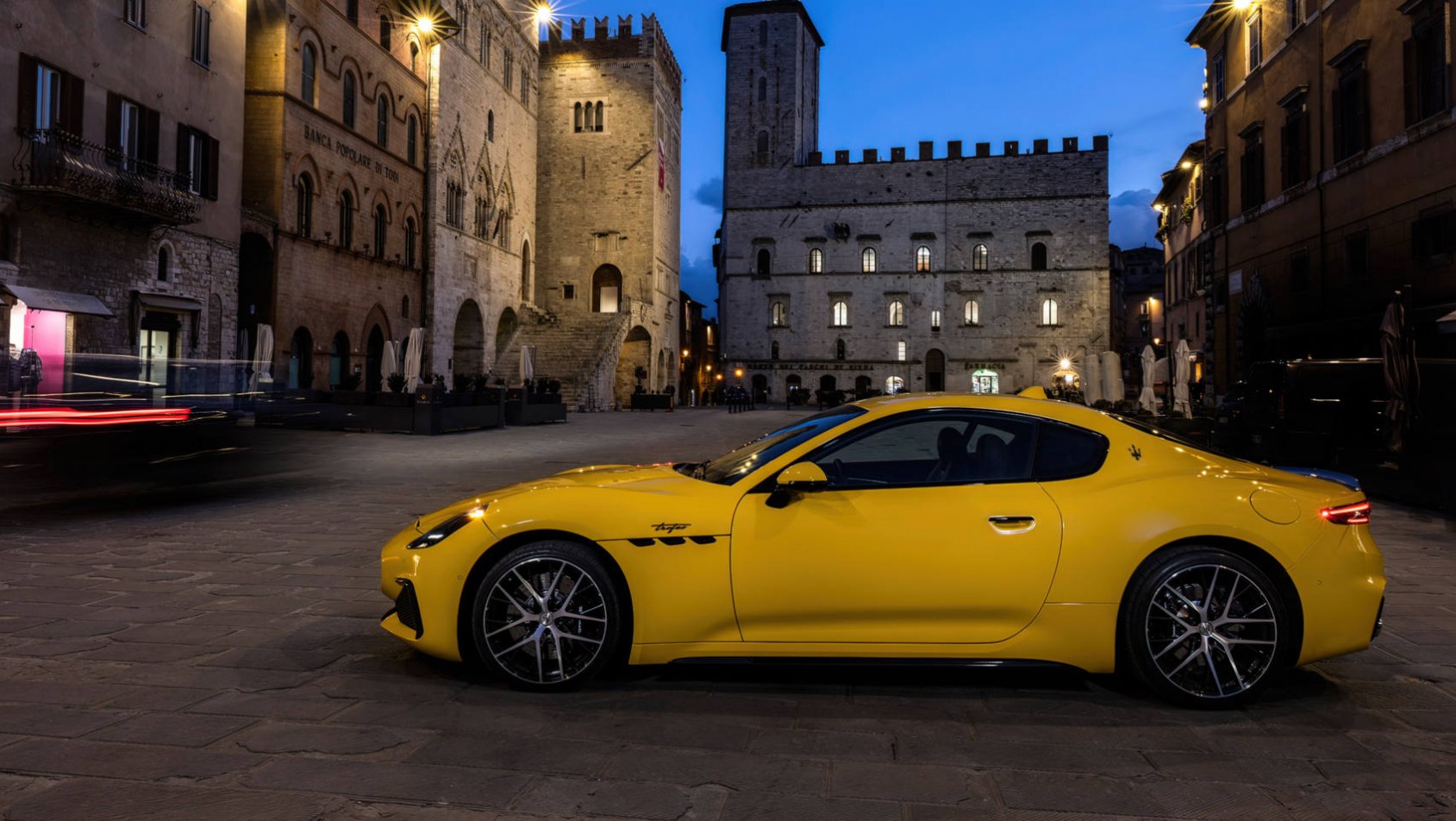 Maserati GranTurismo 2023 Maserati GranTurismo Trofeo sylwetka z profilu