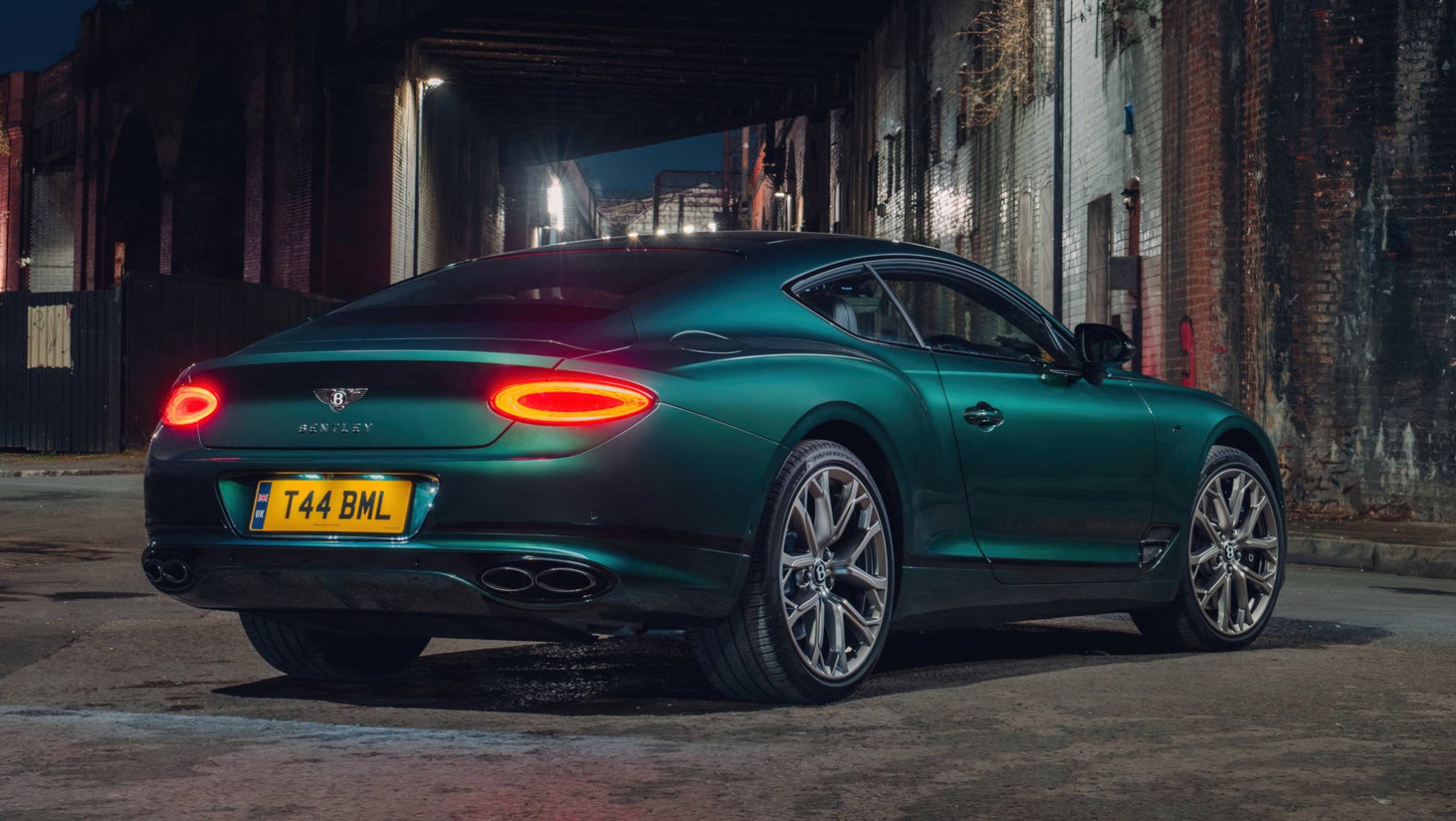 Bentley Continental GT S V8 2023 nocne sylwetka