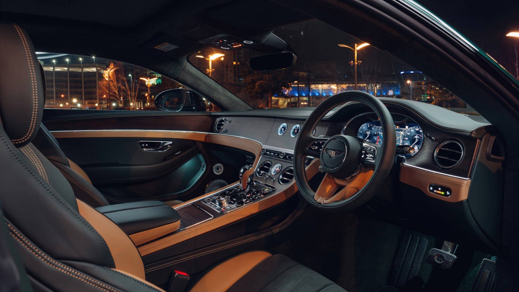 Bentley Continental GT S V8 2023 nocne wnętrze