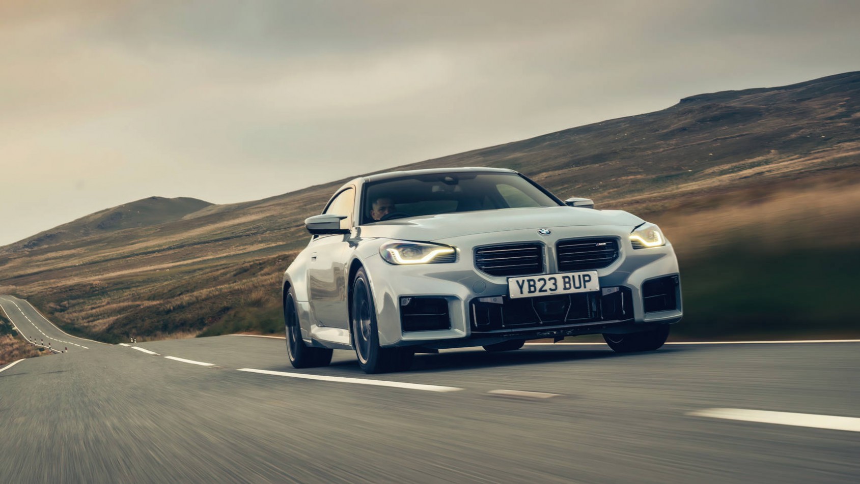 BMW M2 2023 BMW M2 G87 sylwetka