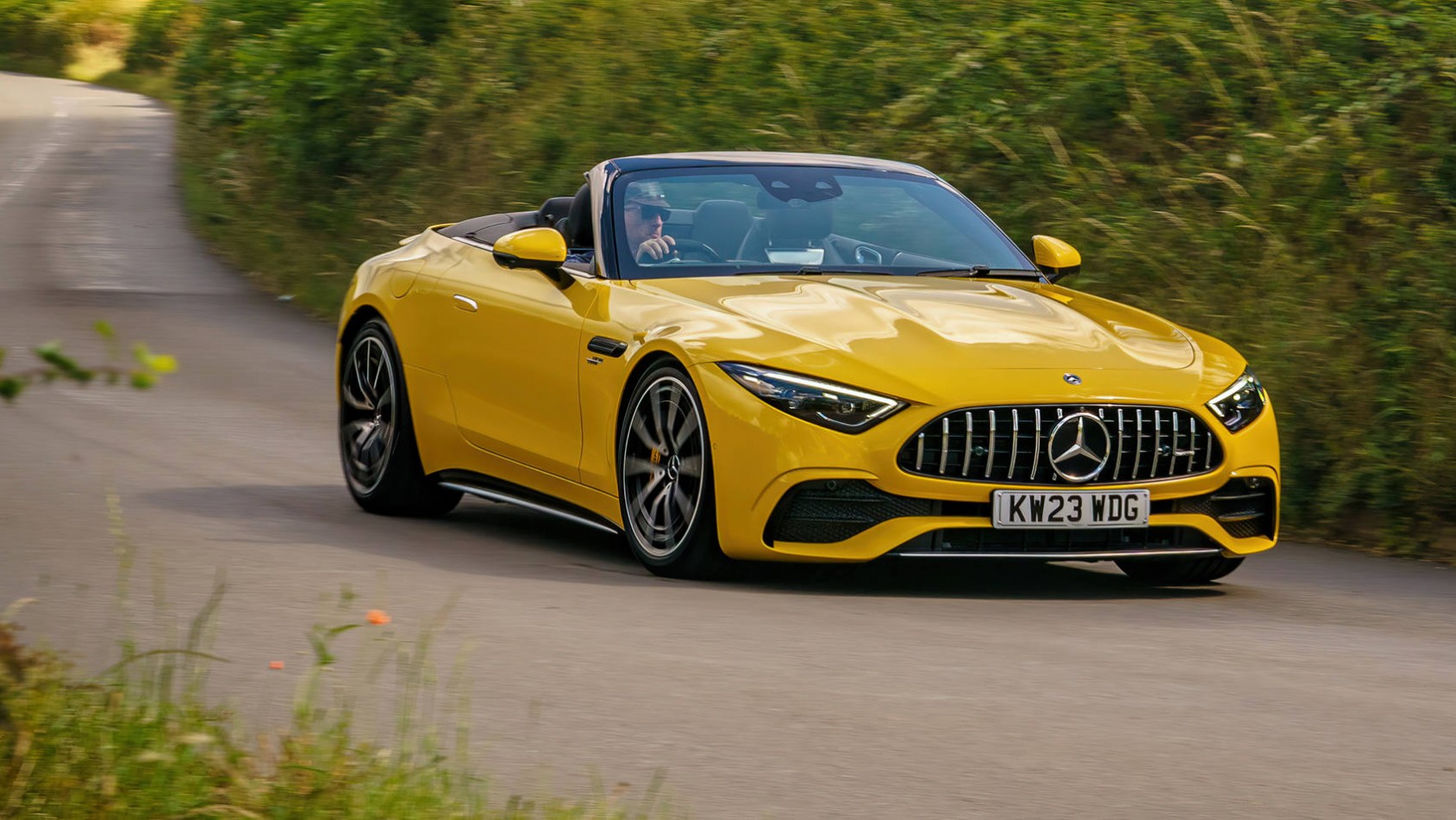2023 Mercedes-AMG SL43 test