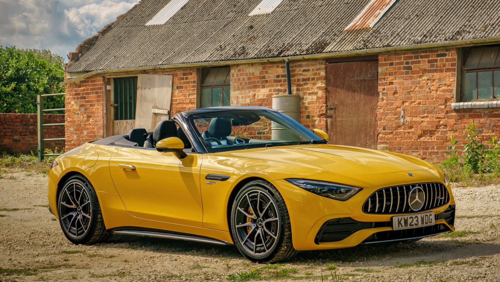 2023 Mercedes-AMG SL43 design