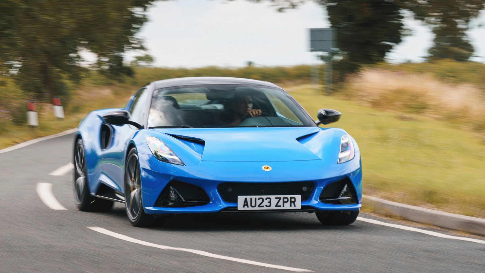 Lotus Emira i4 przód