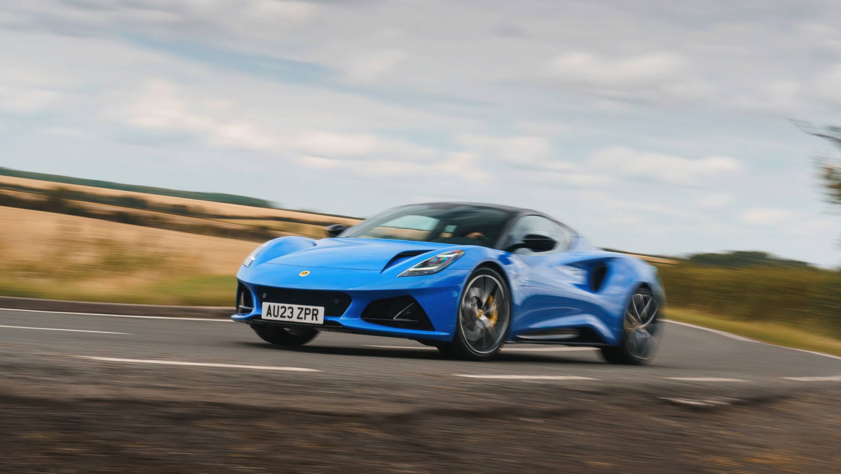 Lotus Emira i4 lewy przód