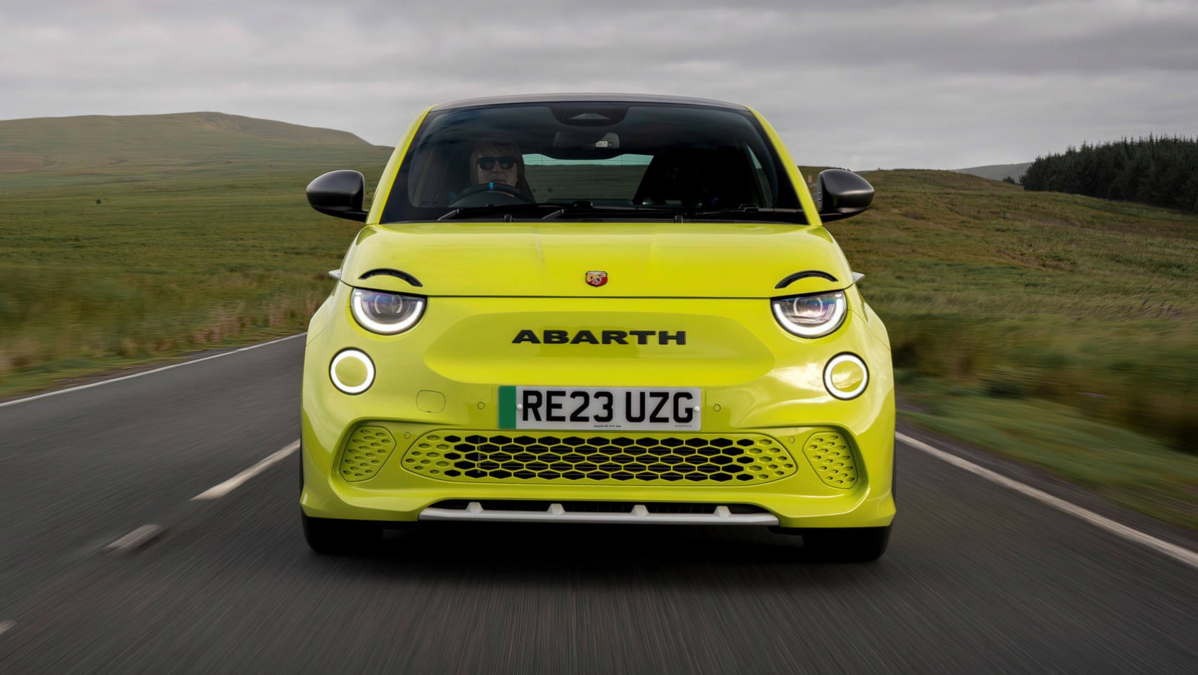 2023 Abarth 500e pas przedni
