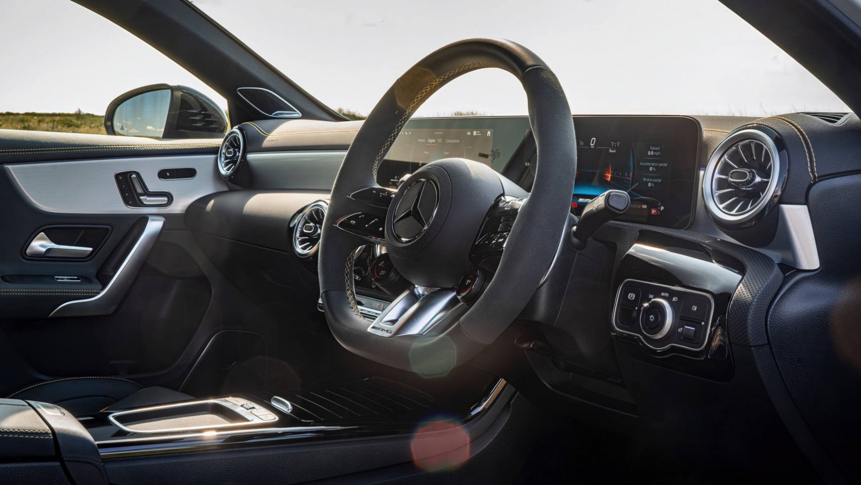 2023 Mercedes-AMG A45 S wnętrze