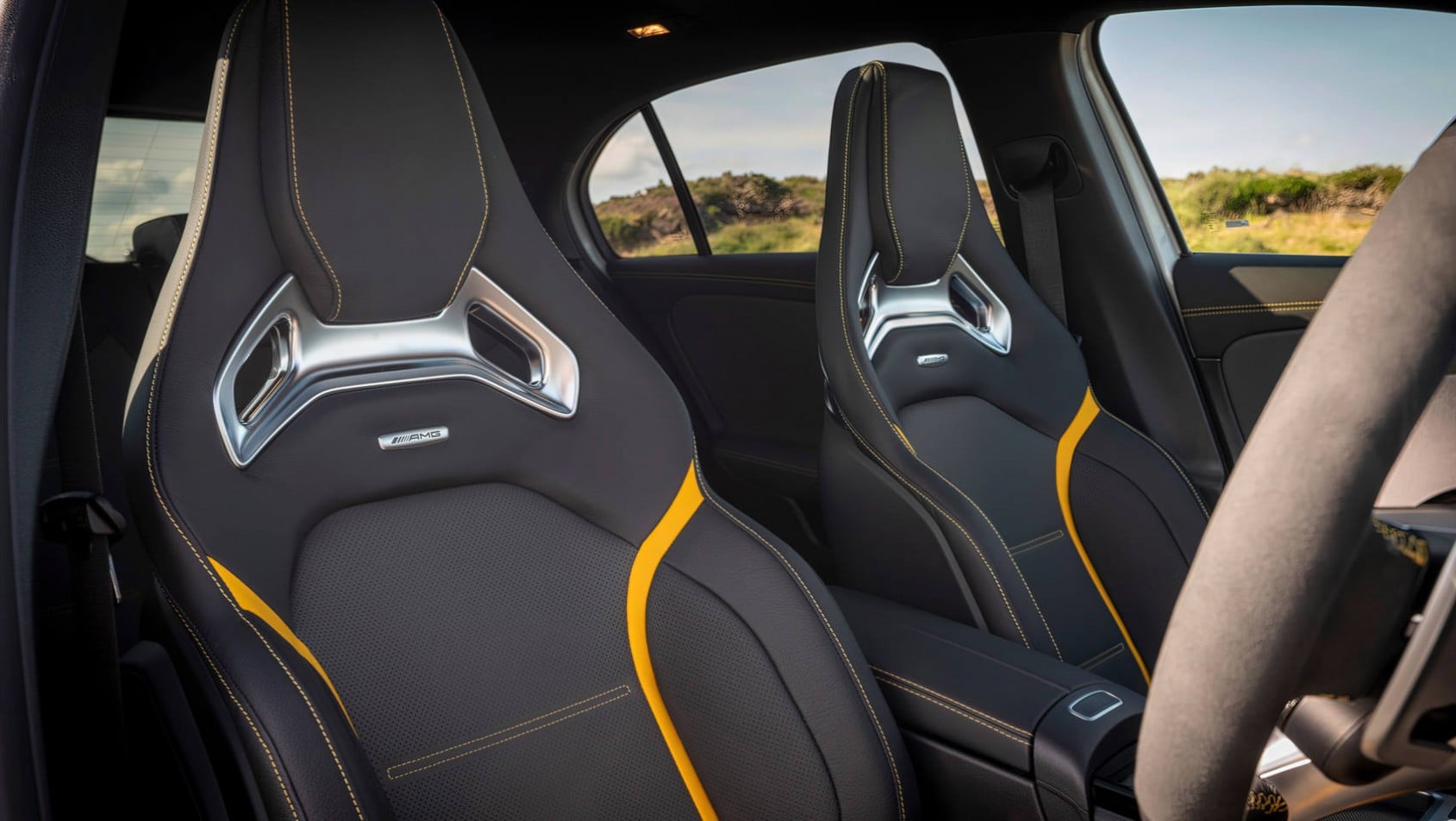 2023 Mercedes-AMG A45 S fotele