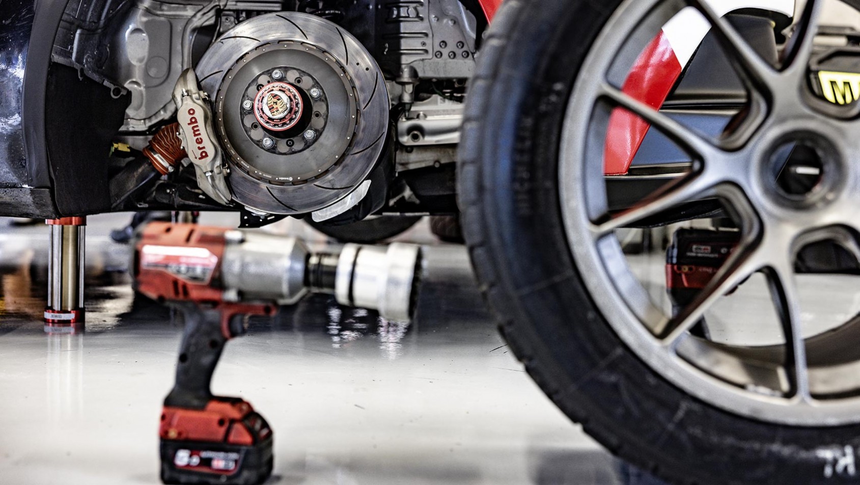 Team Atlas Ward Motorsport - przygotowanie auta do startu