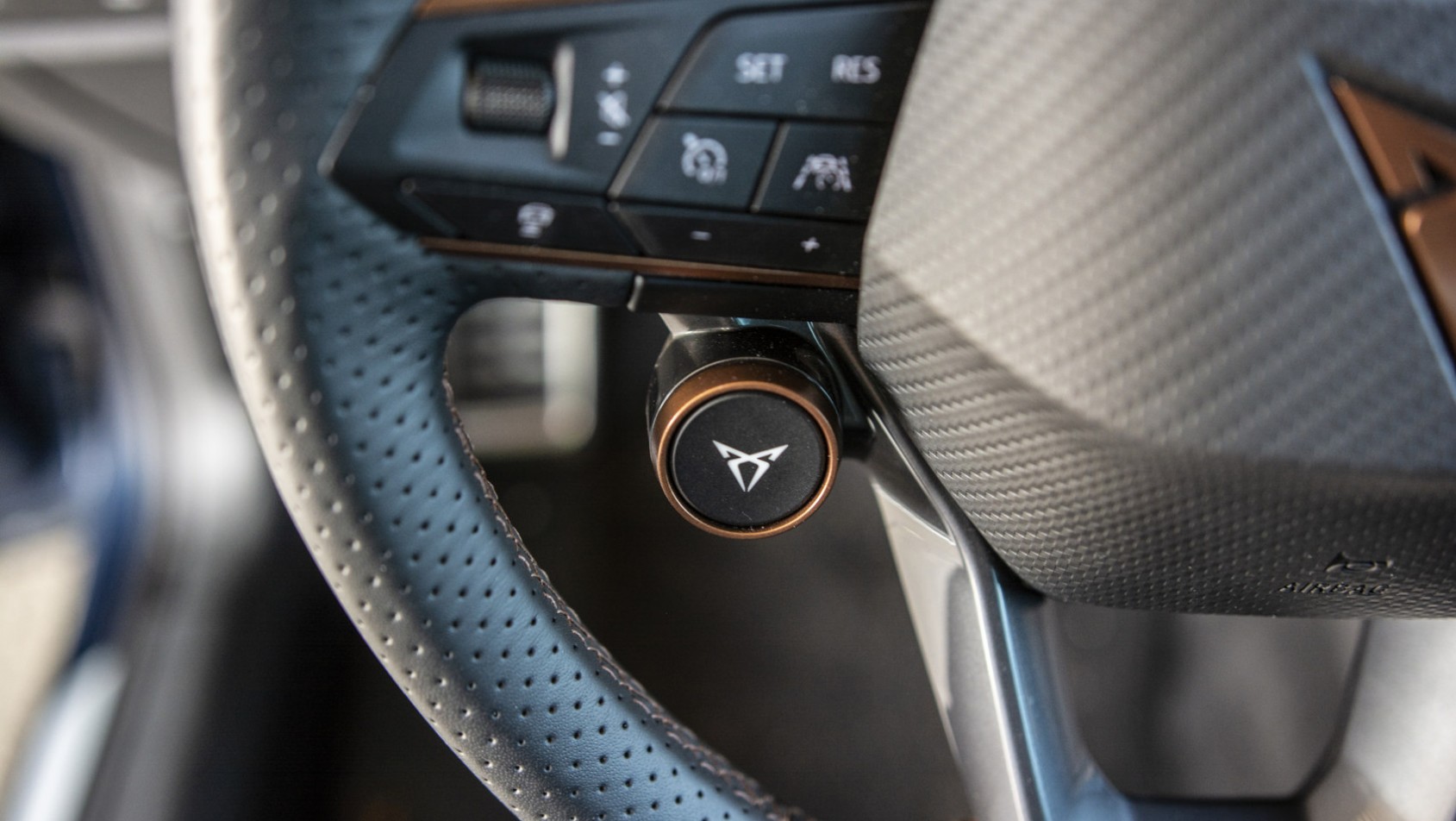 Cupra Formentor Cupra Formentor VZ5 przycisk cupra