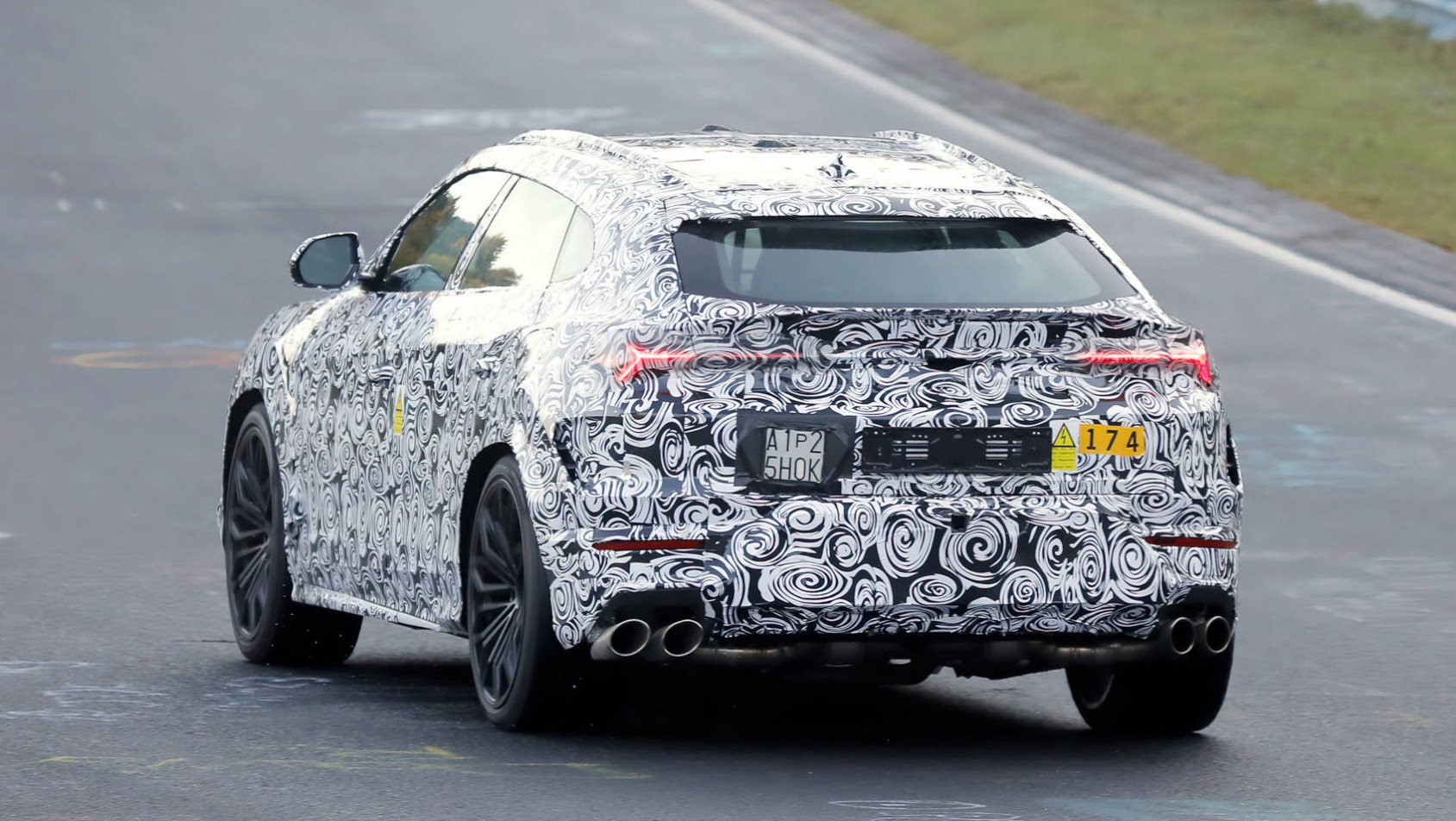 Lamborghini Urus 2024 Lamborghini Urus PHEV spyshot tył