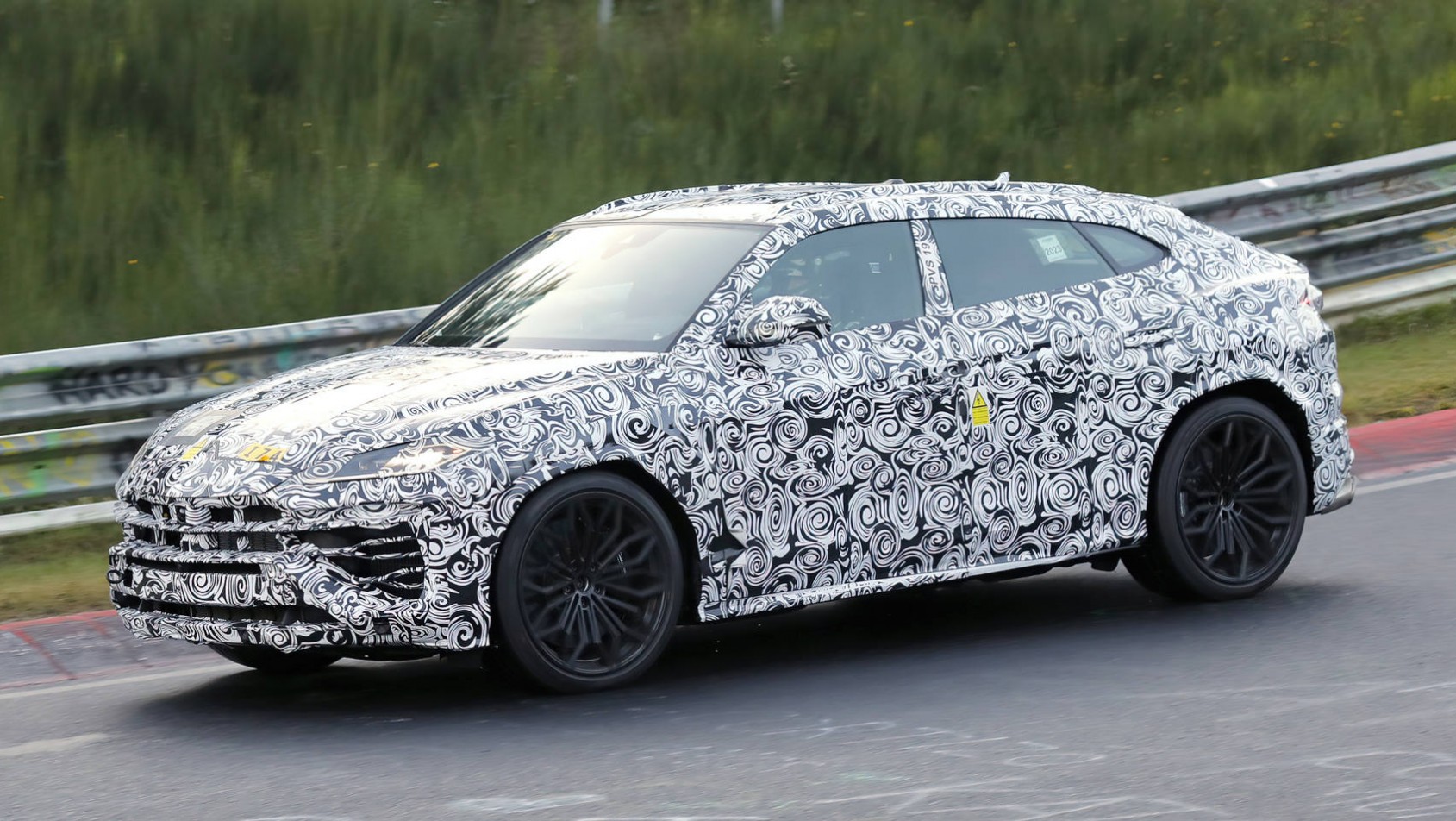 Lamborghini Urus 2024 Lamborghini Urus PHEV spyshot sylwetka