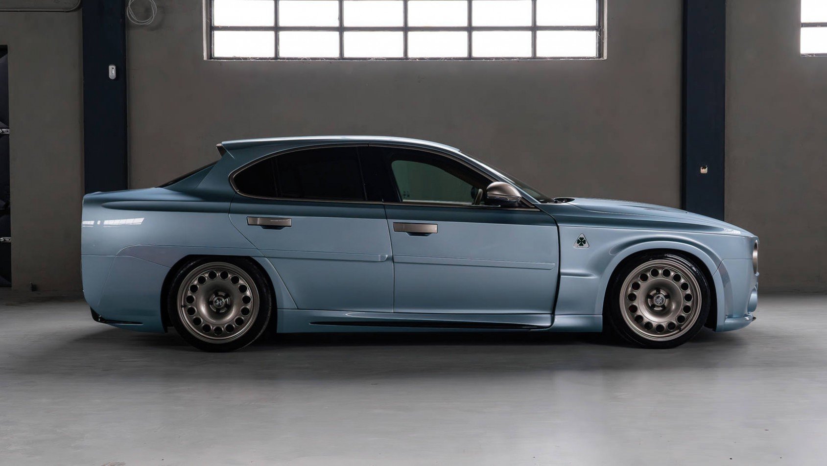 ErreErre Fuoriserie Alfa Romeo Giulia linia boczna