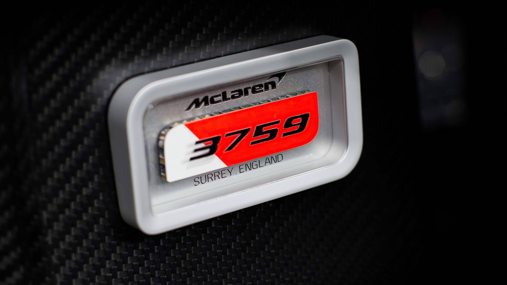 McLaren 750S Triple Crown by MSO plakietka