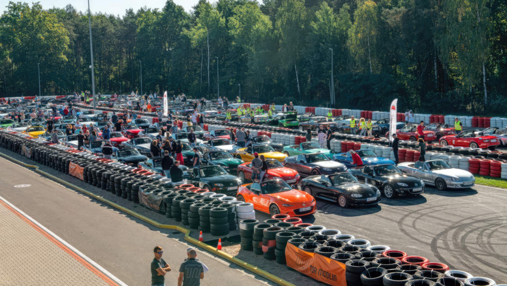 rekordowa liczba samochodów na Torze Modlin