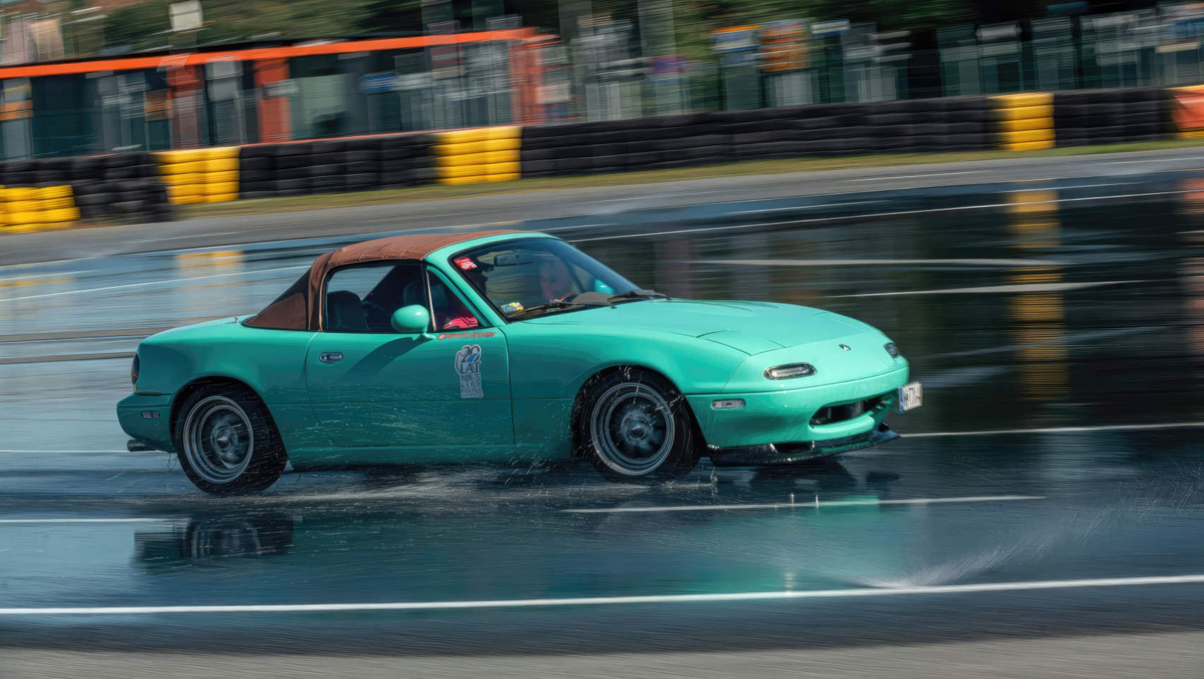 Zielona Mazda MX-5