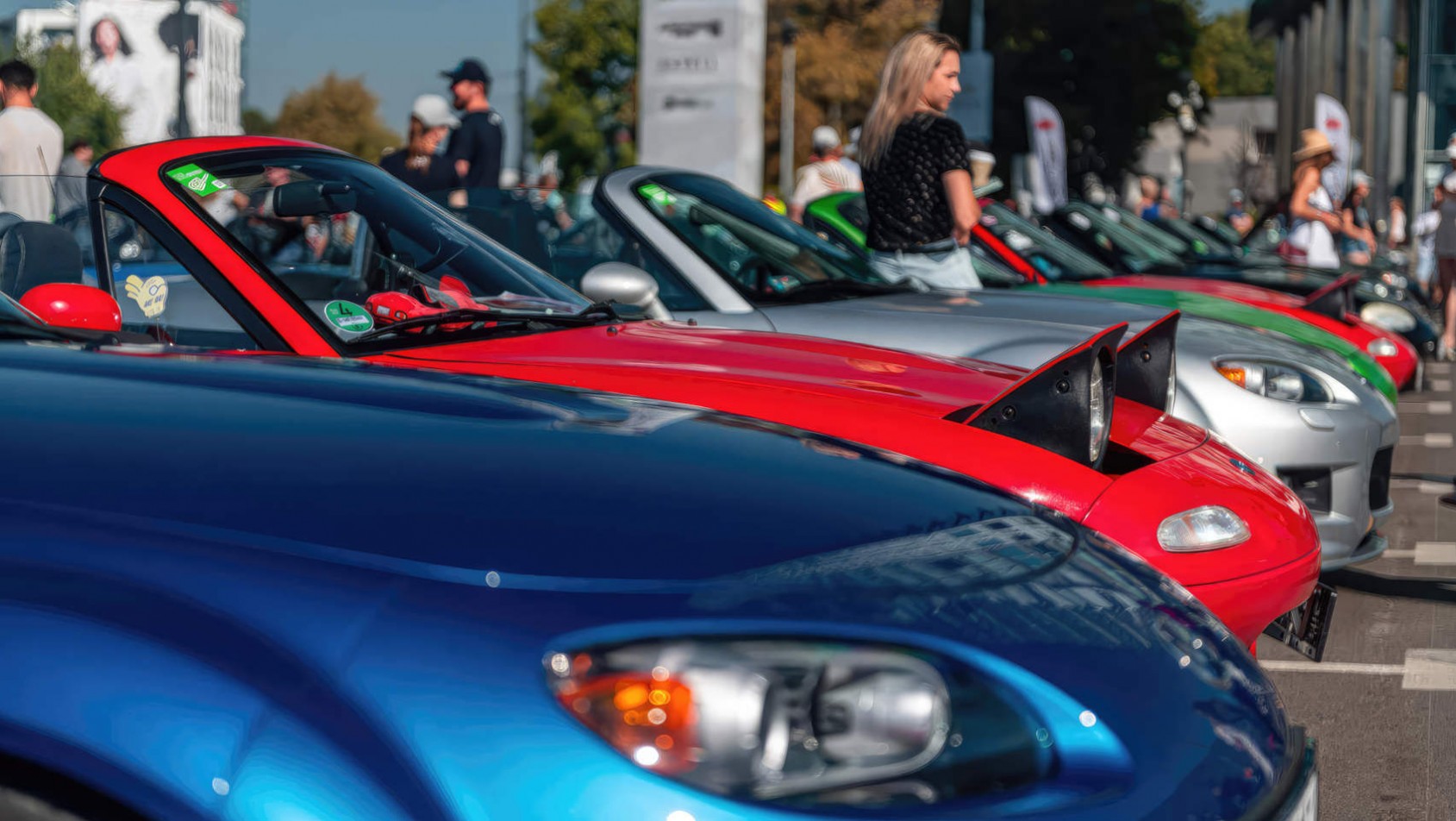 Różne generacje Mazdy MX-5