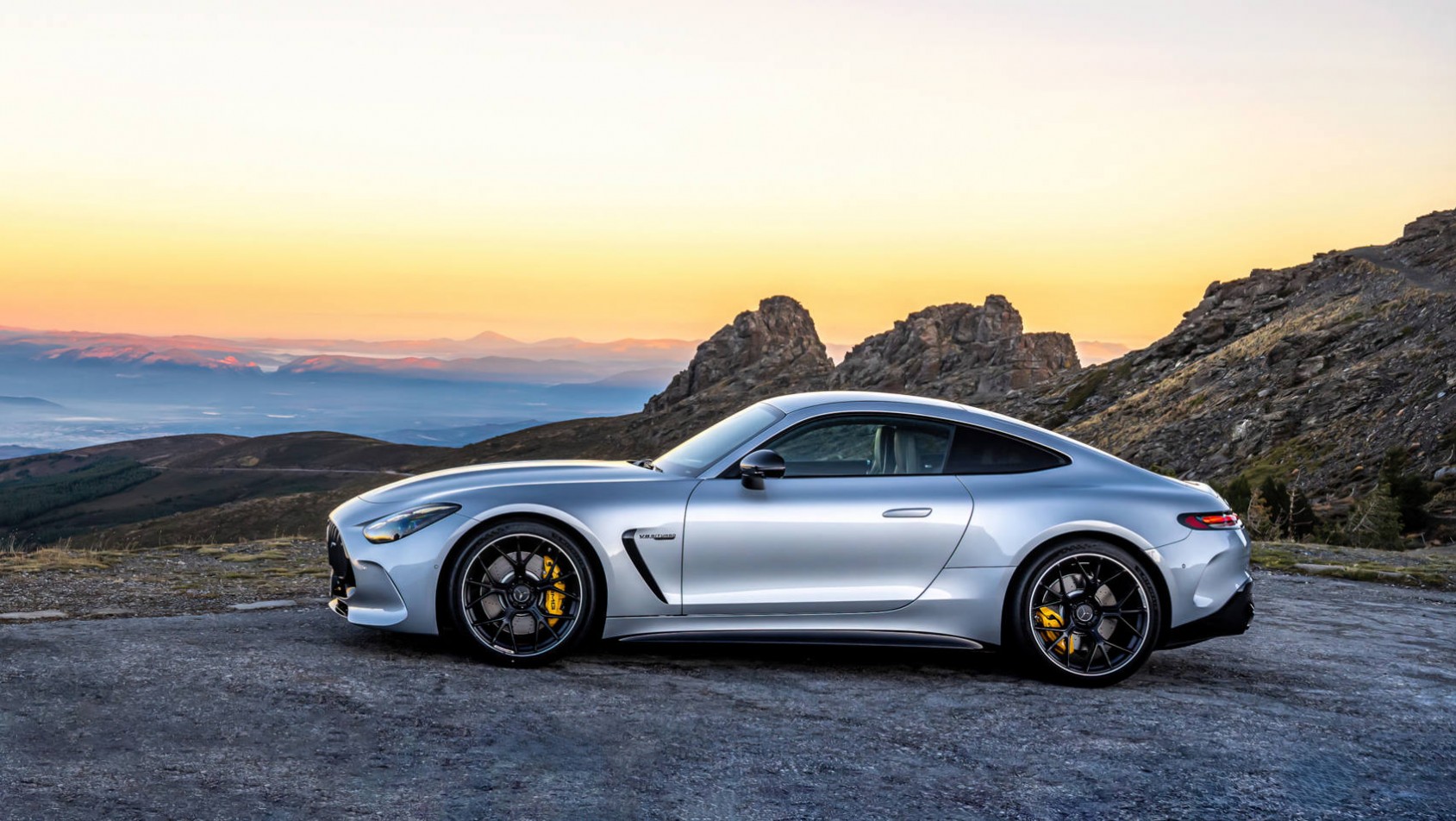 Mercedes AMG GT 2023 Mercedes-AMG GT 63 linia boczna