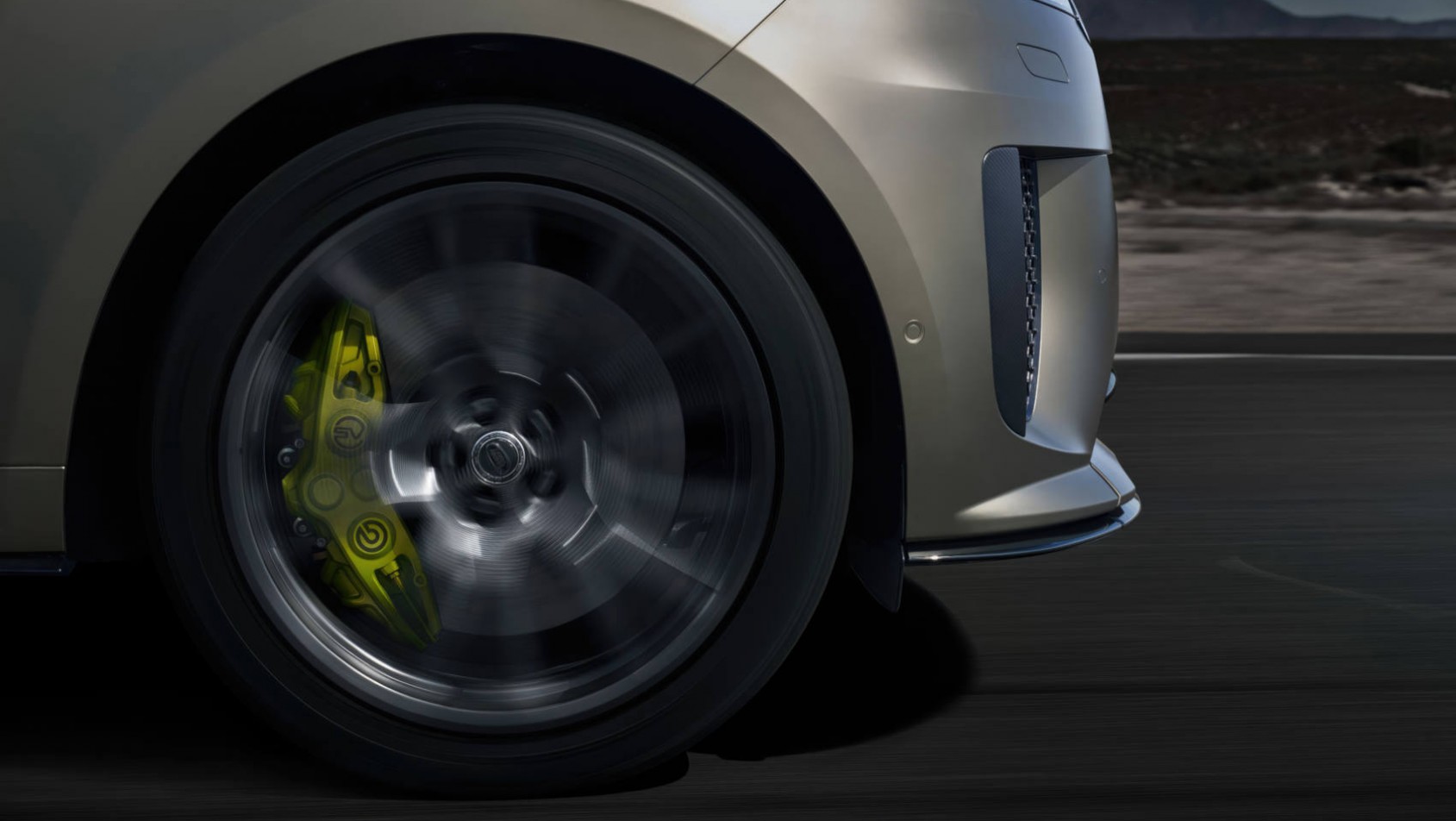 Range Rover Sport SV Range Rover Sport SV - zaciski Brembo i 23 calowe felgi