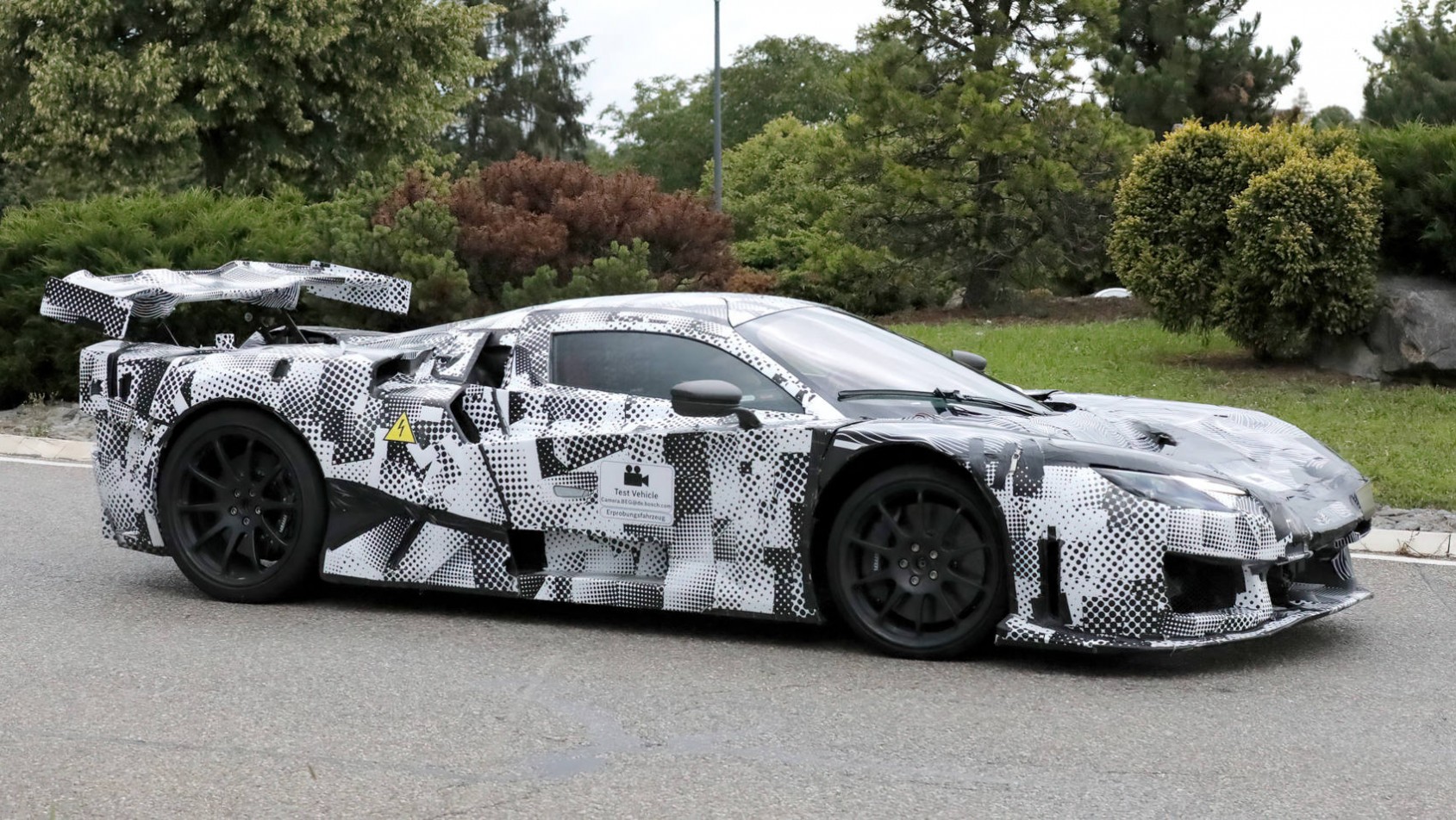 Ferrari F250 hypercar spyshot sylwetka