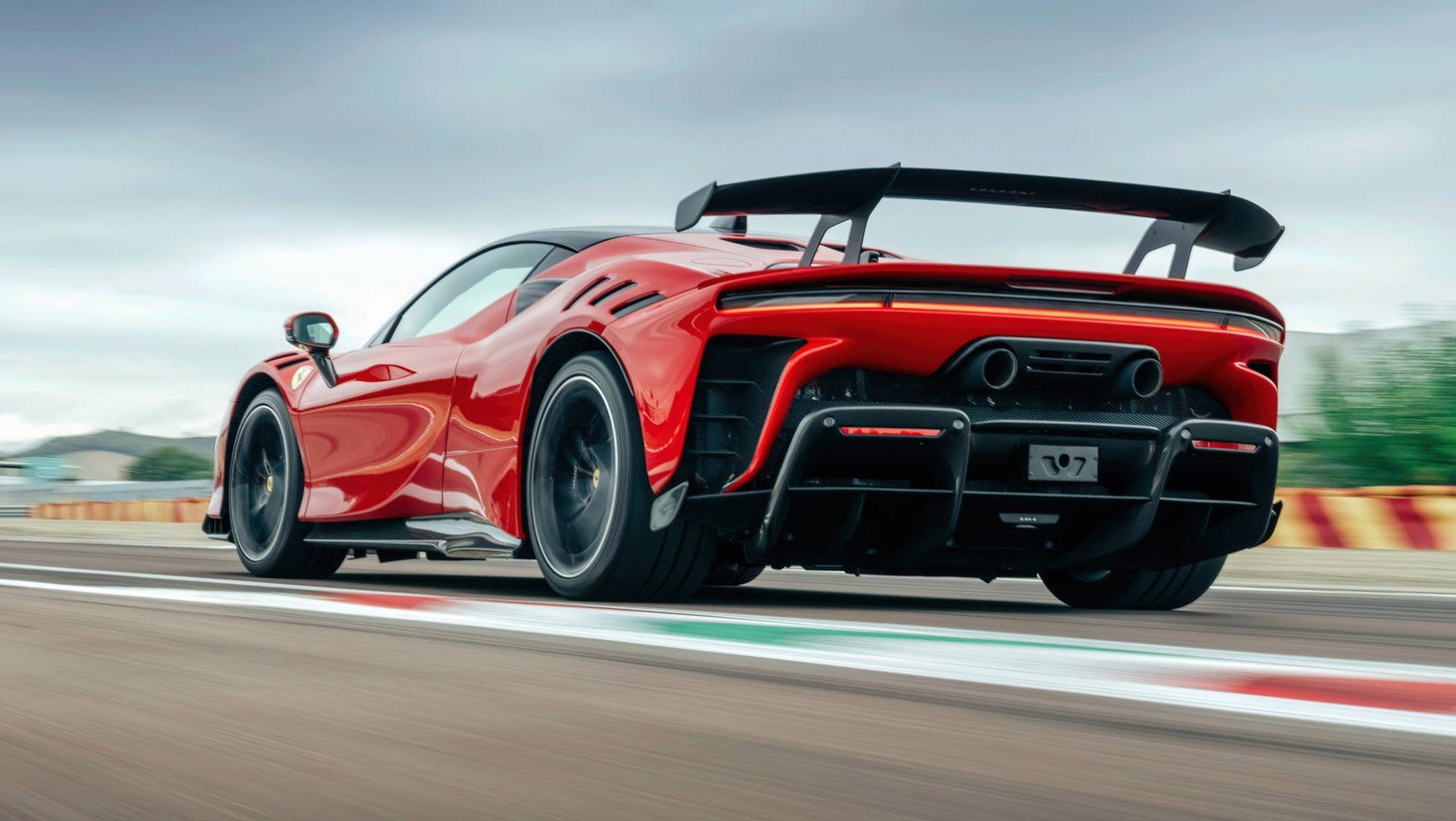 Ferrari SF90 XX Stradale test lewy tył