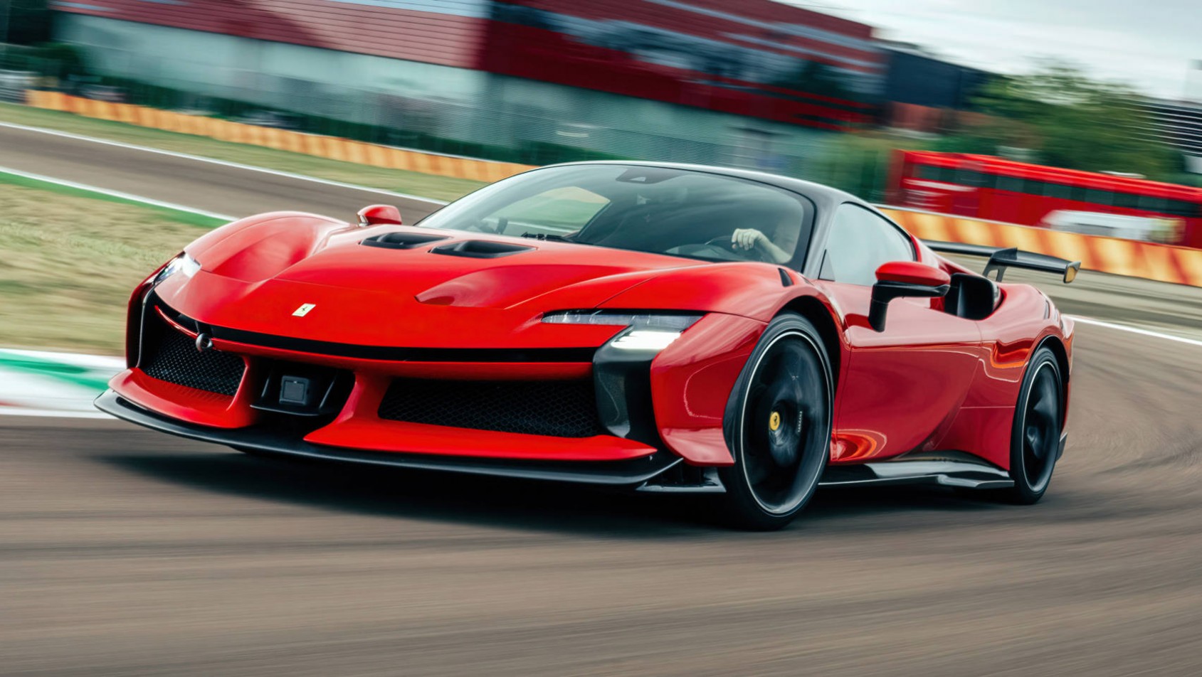 Ferrari SF90 XX Stradale test na torze