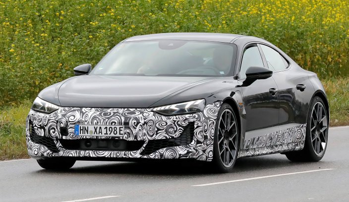 2024 Audi e-tron GT lifting spyshot
