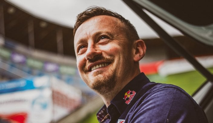 Adam Małysz Adam Małysz - legenda skoków narciarskich i wielokrotny uczestnik Rajdu Dakar