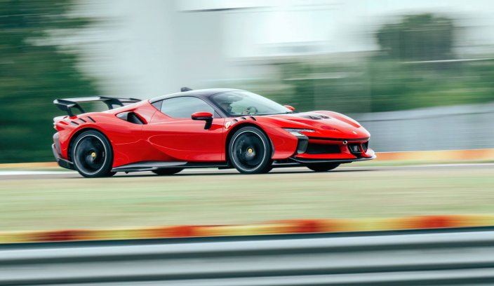 Ferrari SF90 XX Stradale test