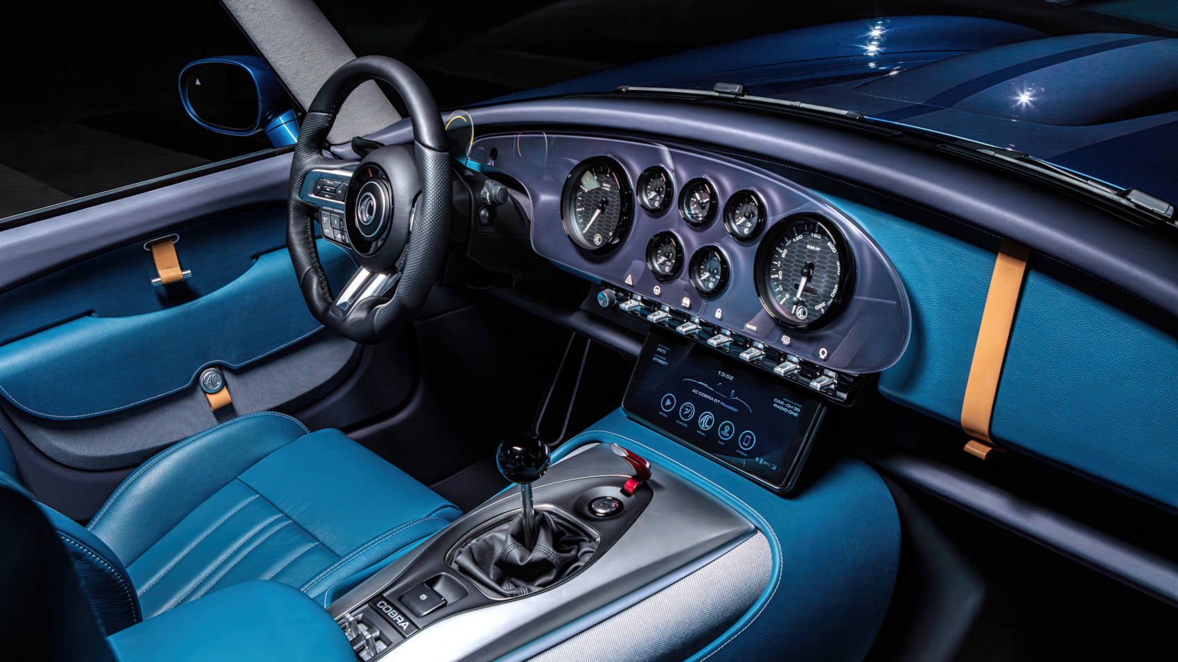 AC Cobra GT Roadster wnętrze