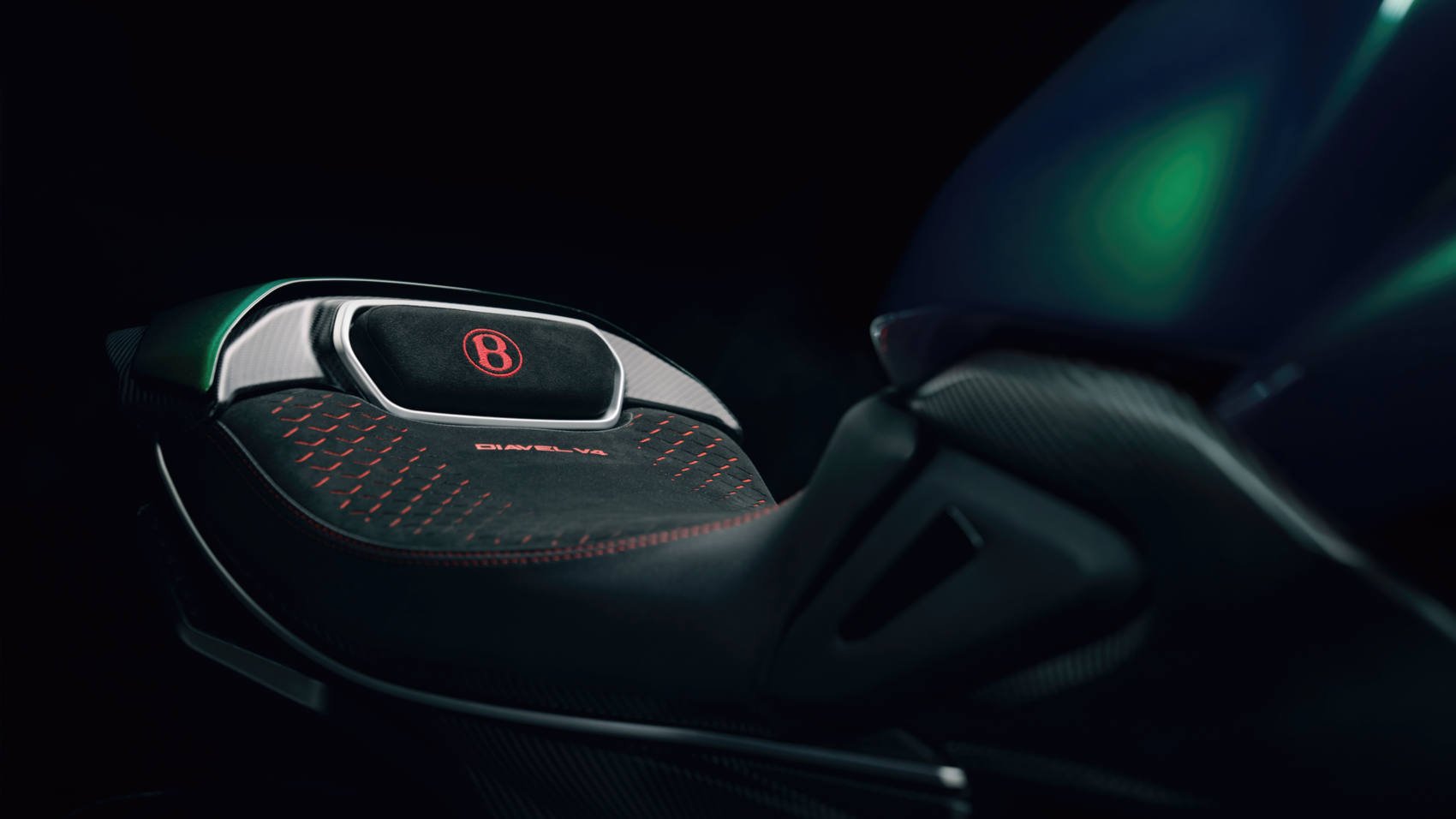 Siedzisko Ducati Diavel z logotypem marki Bentley
