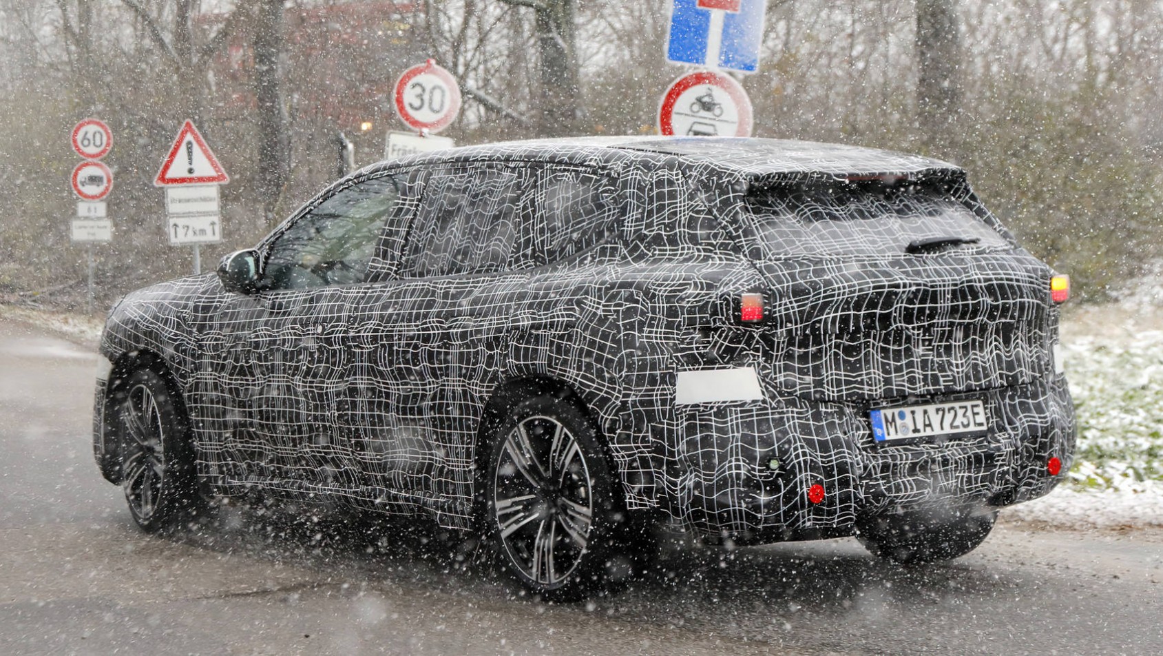BMW Neue Klasse SUV spyshot design