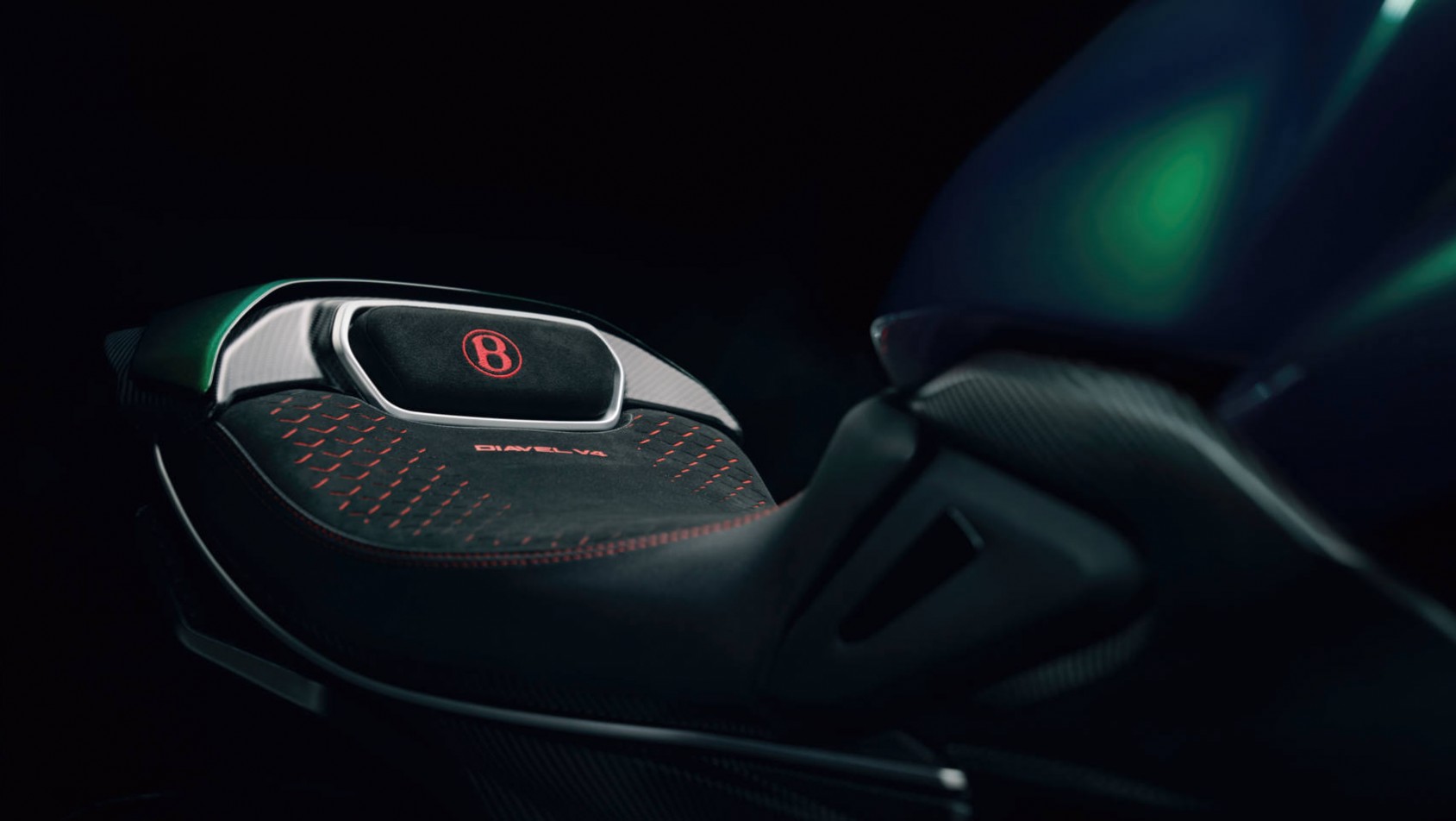 Siedzisko Ducati Diavel z logotypem marki Bentley