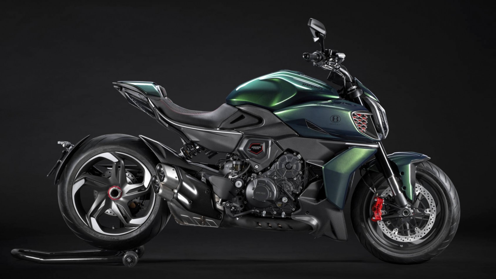 Diavel for Bentley - bok motocykla