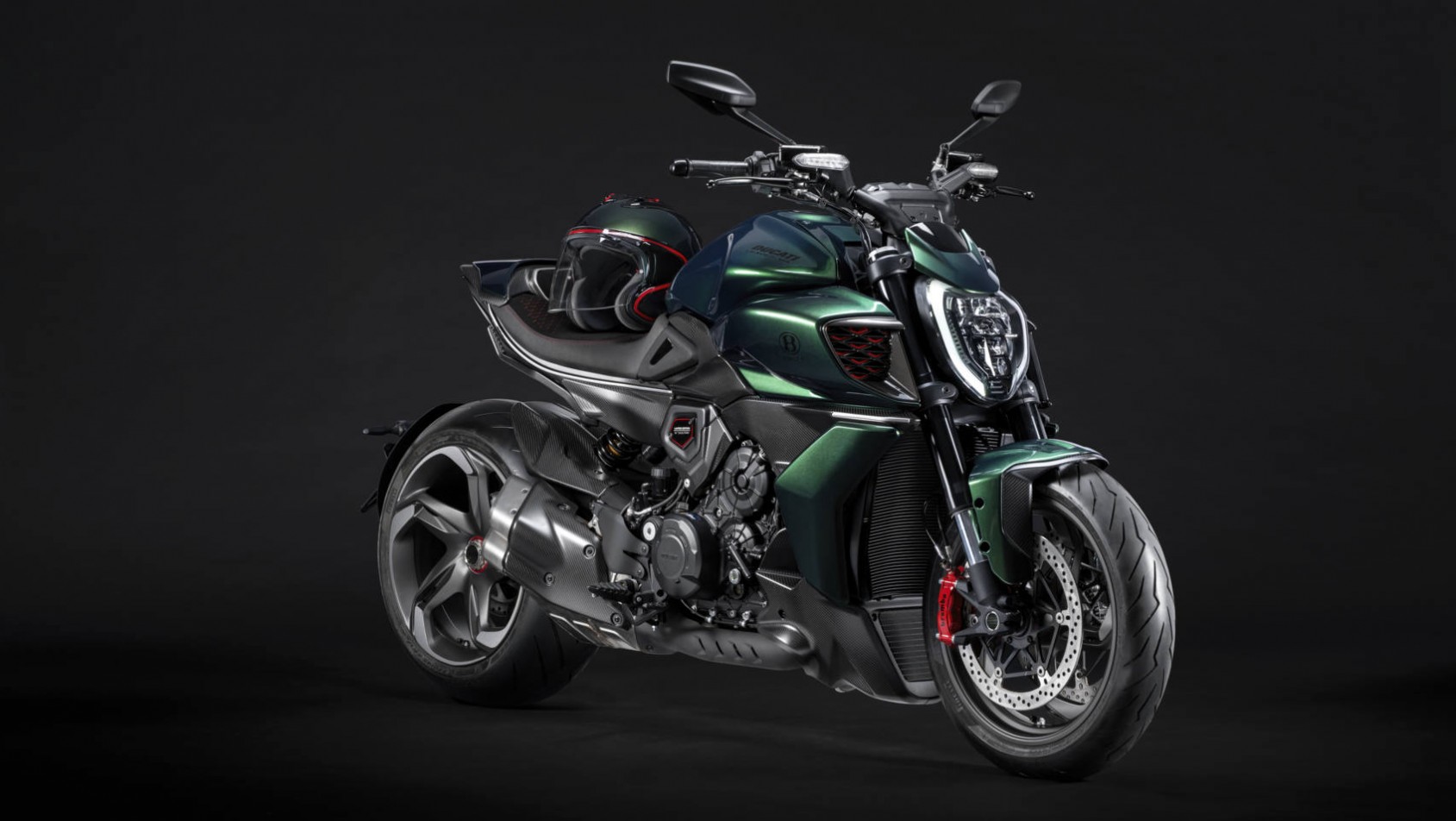 Diavel for Bentley - sylwetka motocykla