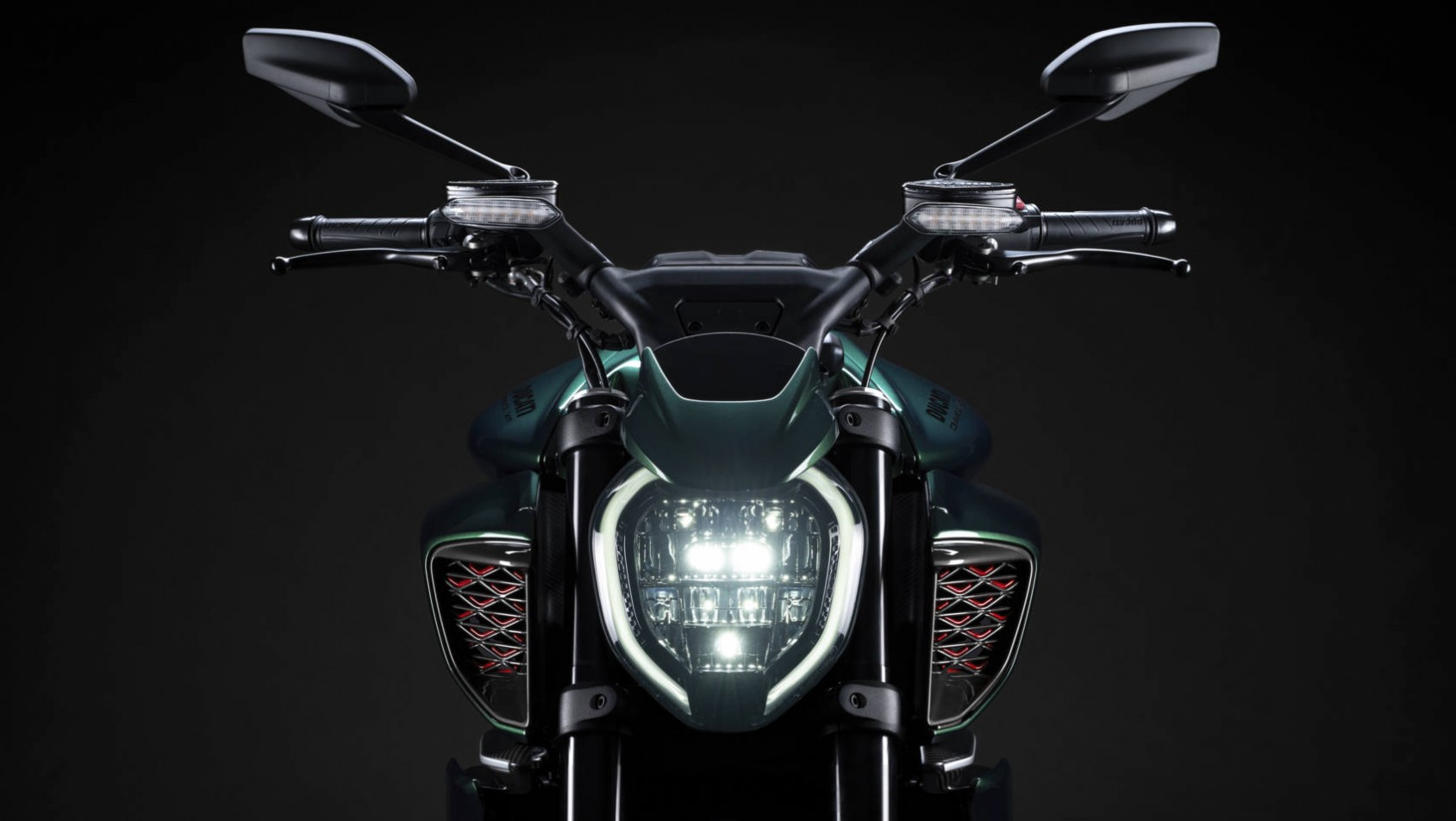 Diavel for Bentley - przód