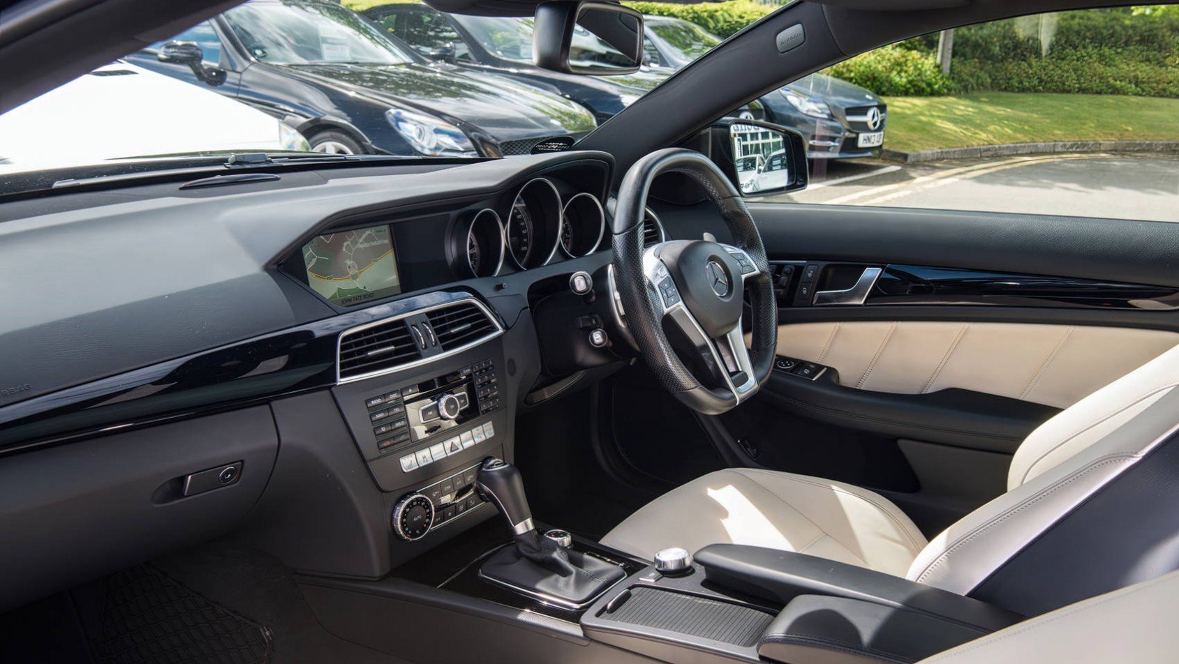 Mercedes-AMG C63 Mercedes-Benz C63 w204 wnętrze