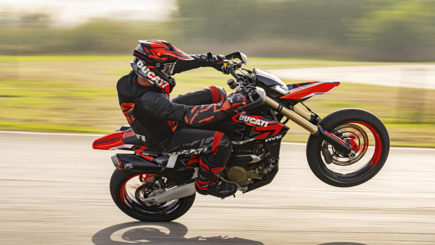 Hypermotard 698 Mono - na torze