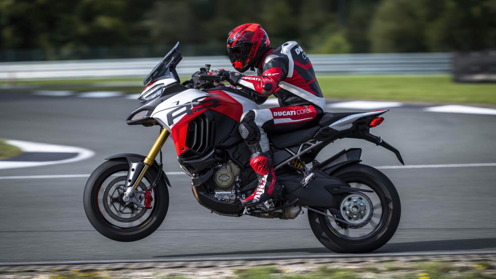 Multistrada V4 RS na torze
