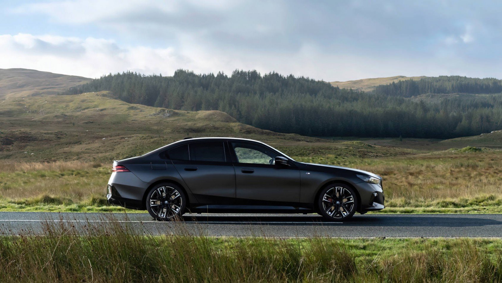 BMW i5 BMW i5 M60 sylwetka
