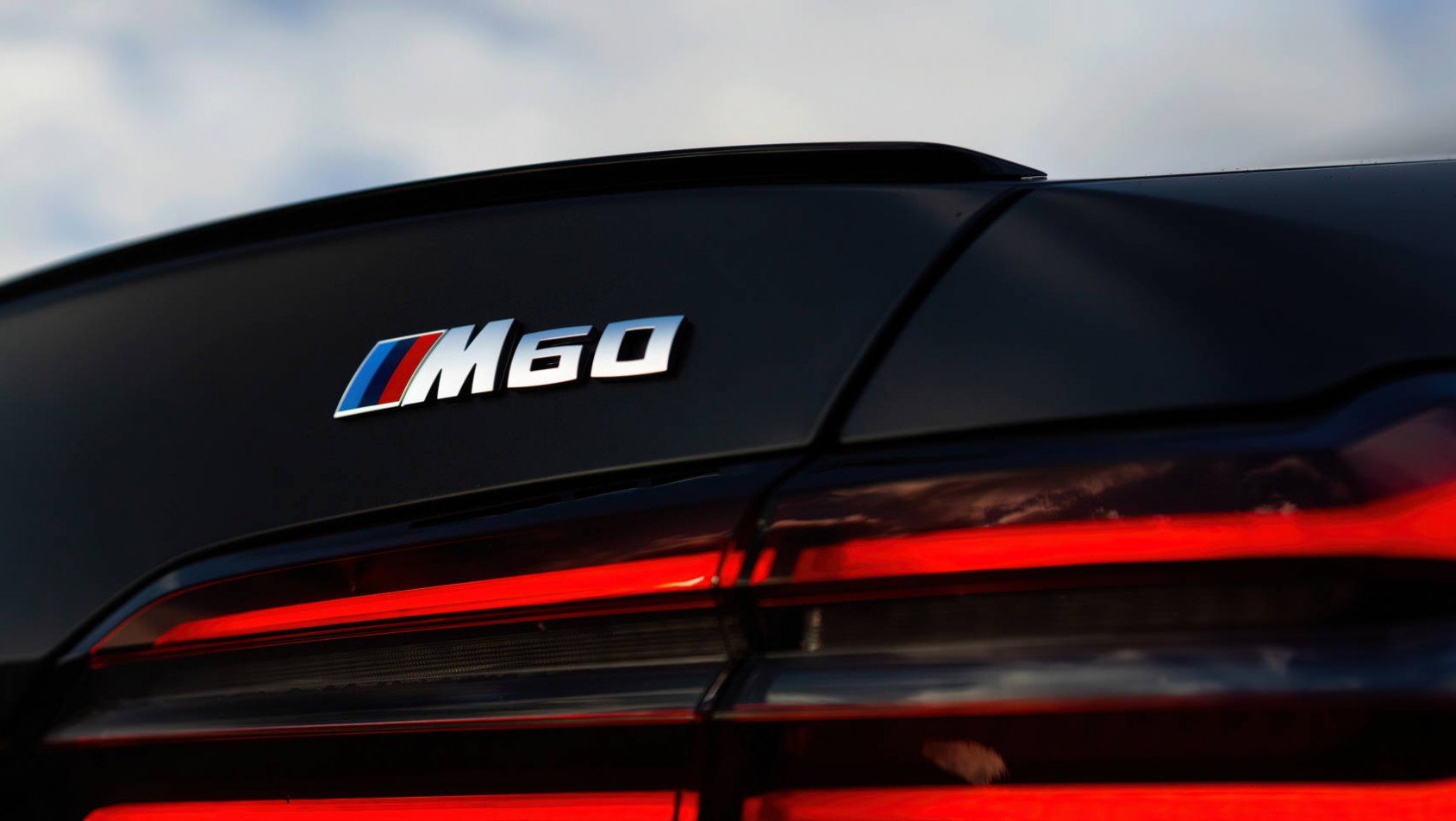 BMW i5 BMW i5 M60 emblemat