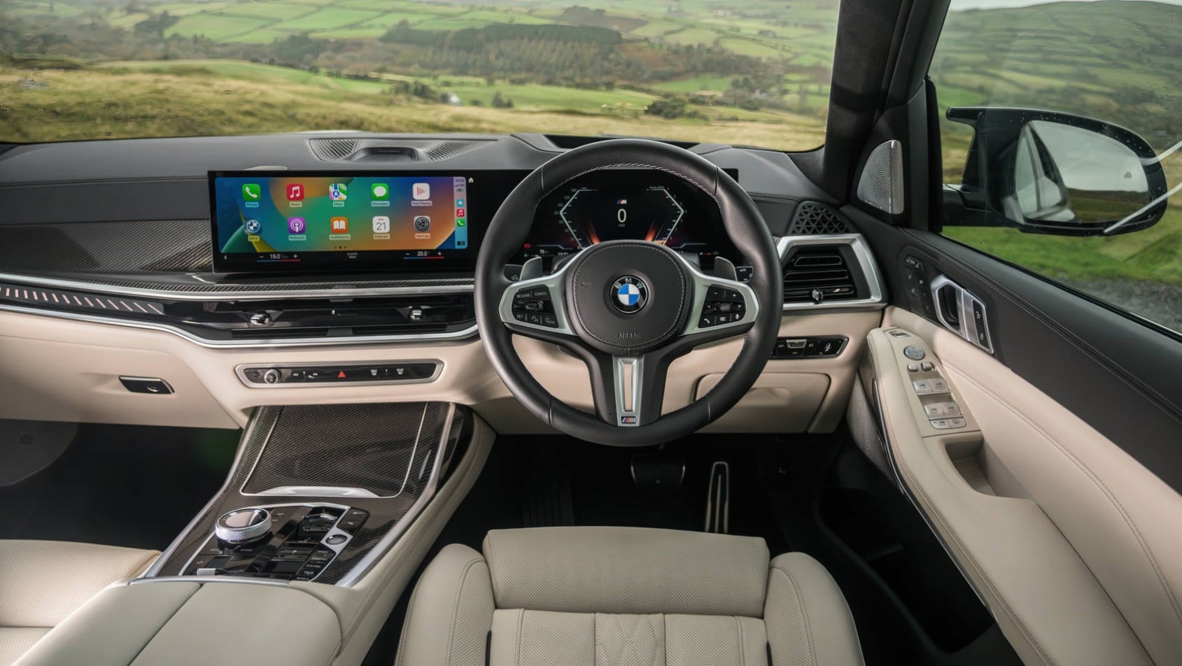 BMW X7 M60i kokpit