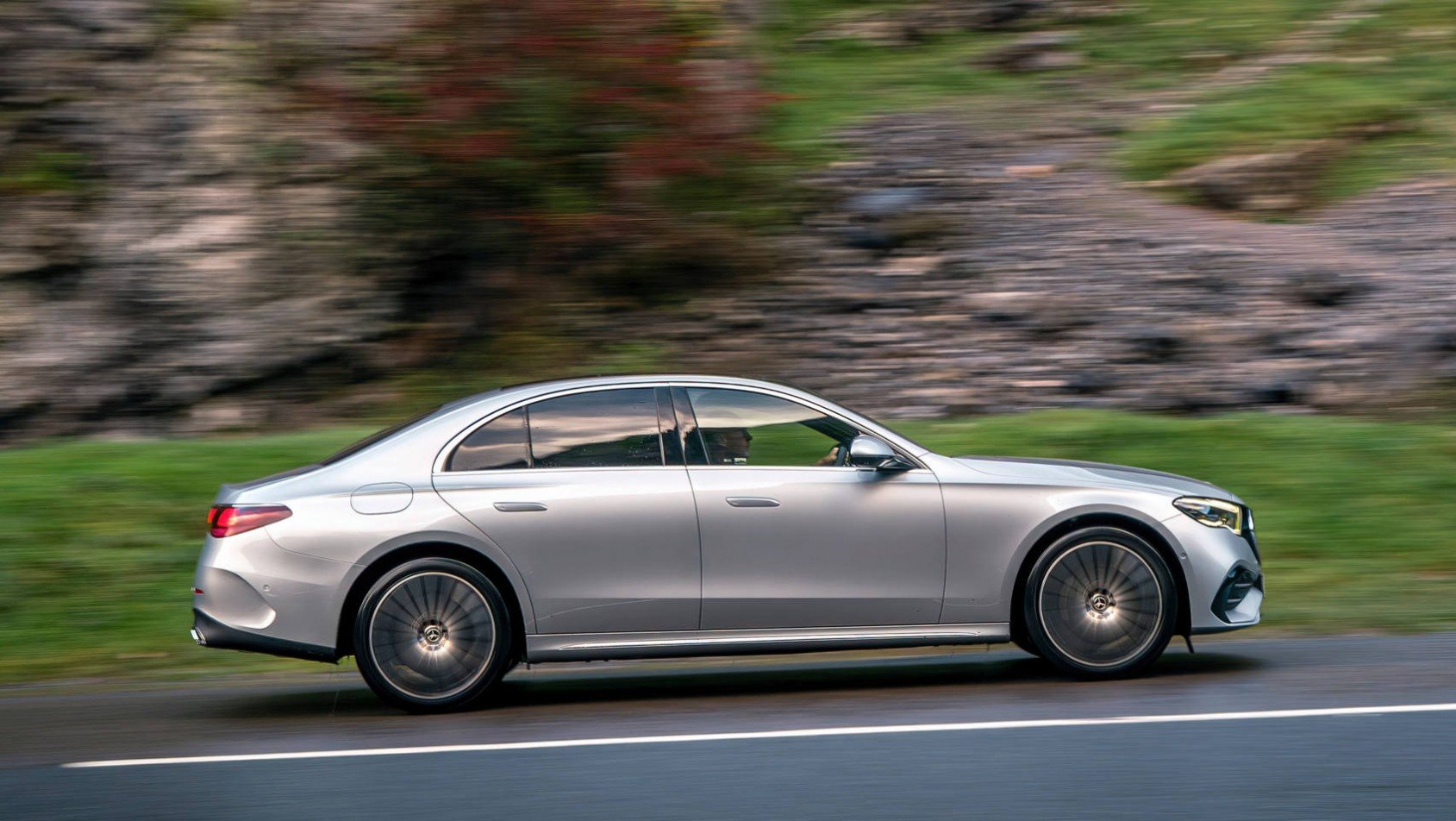 2024 Mercedes-Benz E300e profil