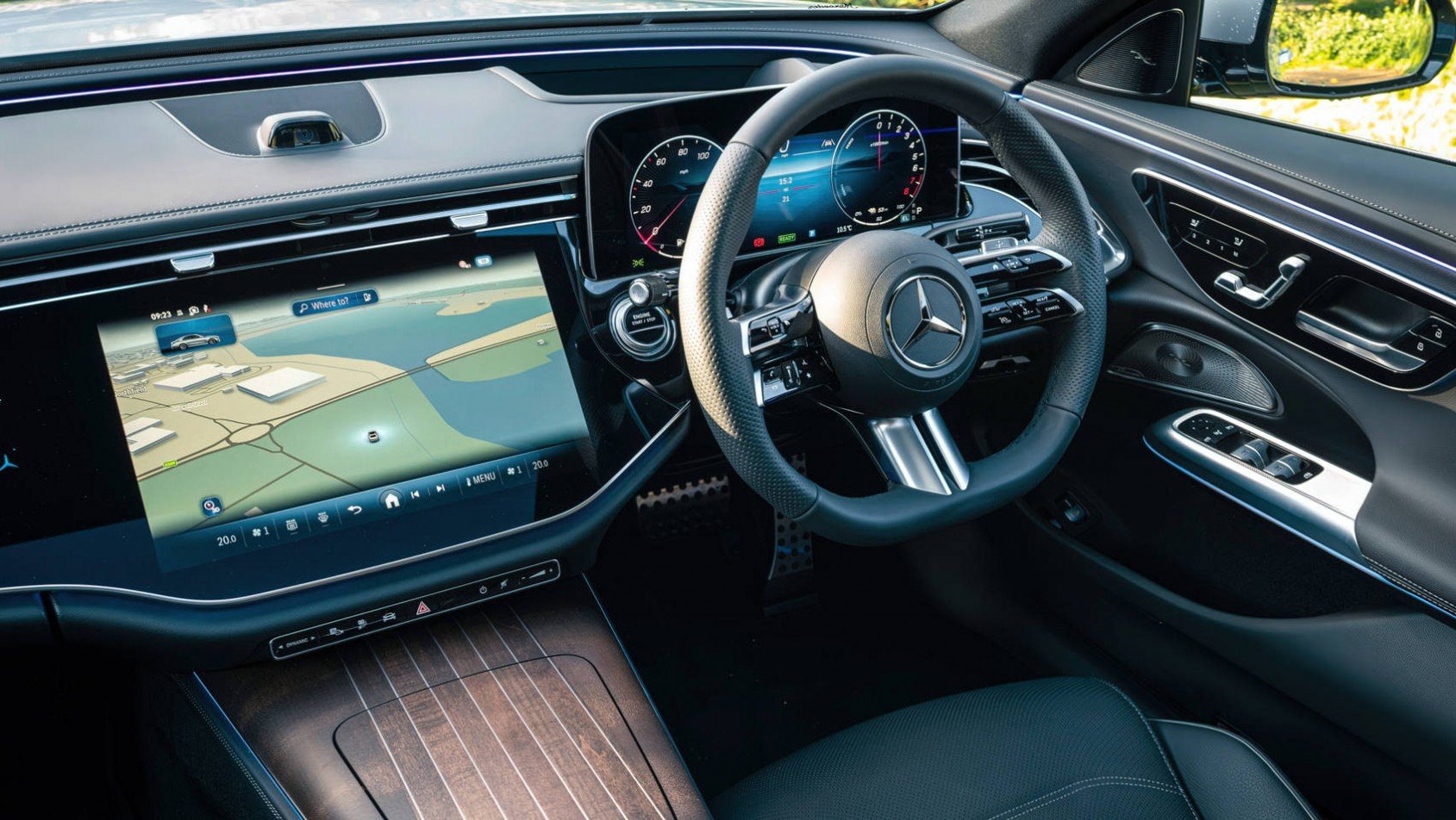 2024 Mercedes-Benz E300e wykończenie