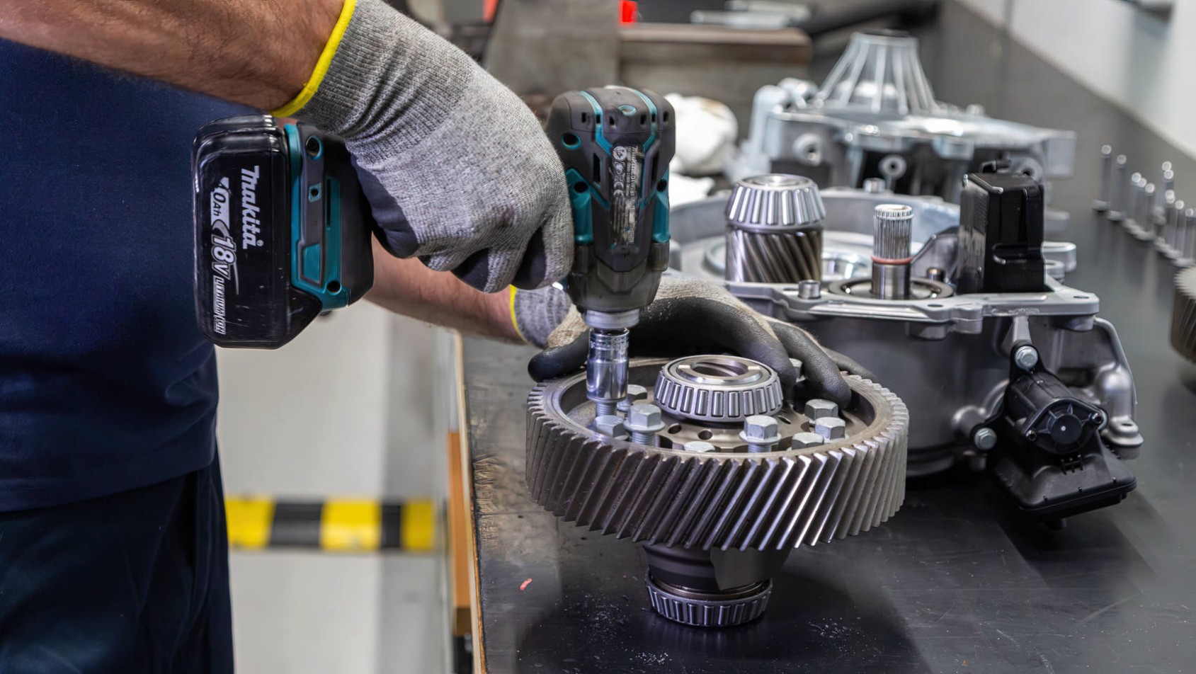 Abarth 600e teaser dyferencjał