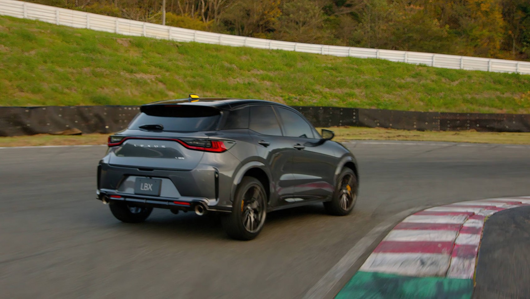 Lexus LBX Morizo RR na torze