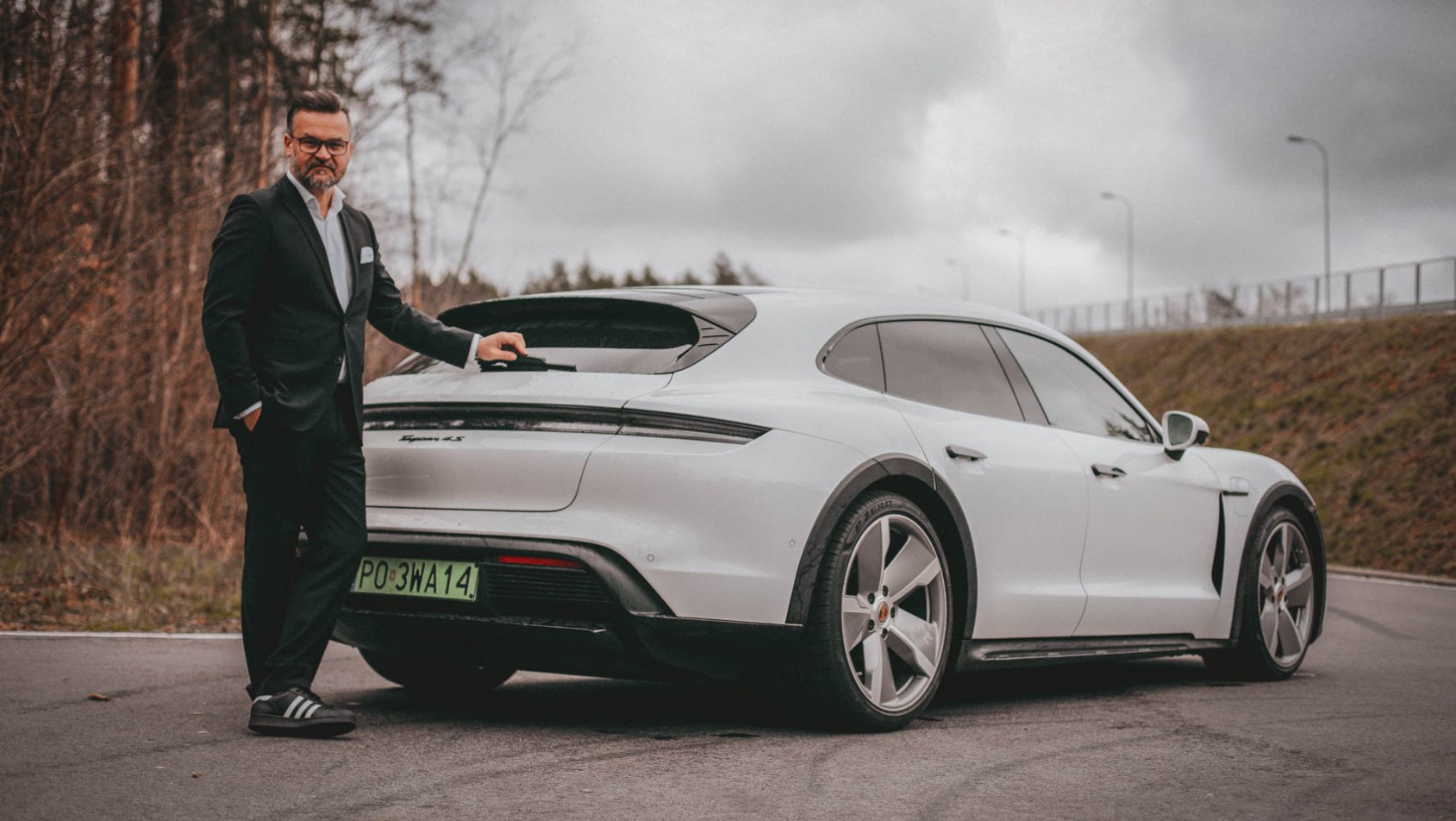 Adam Kornacki z Taycanem