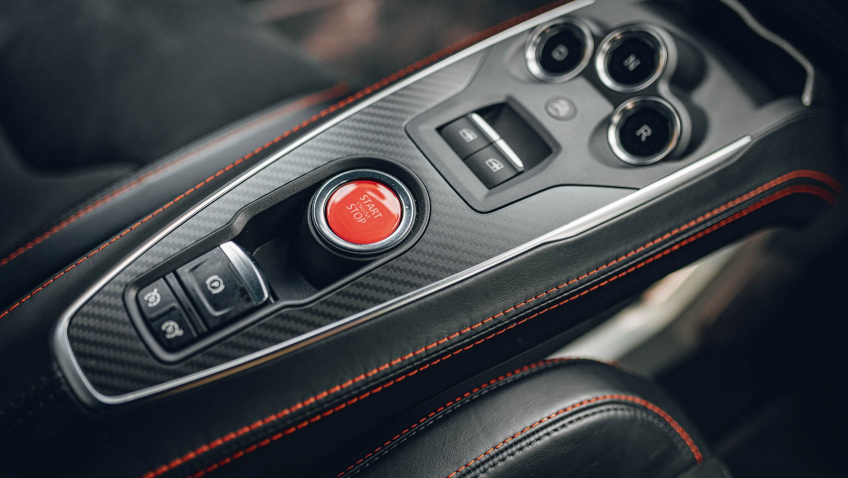 Alpine A110S konsola środkowa