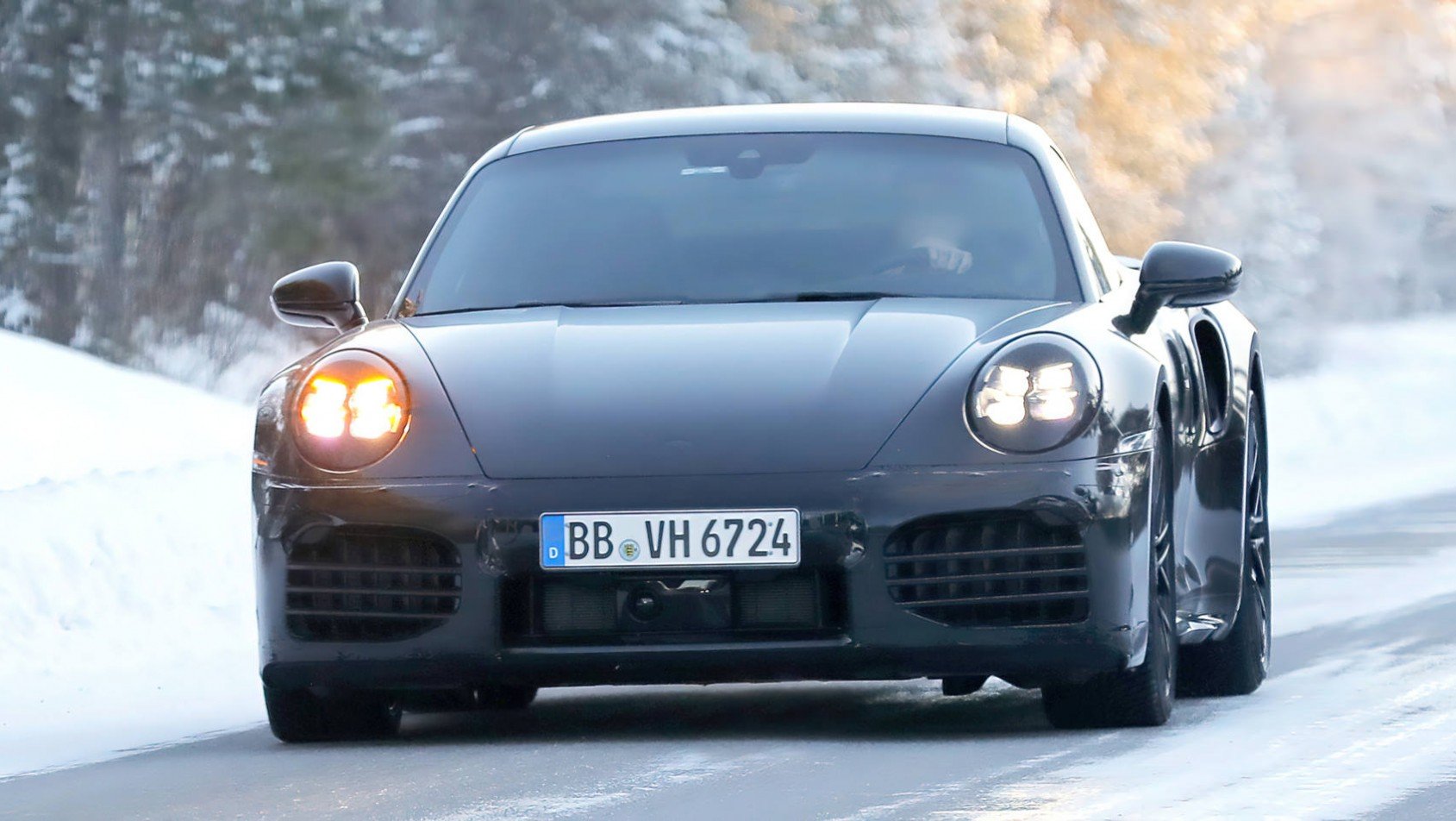 Porsche 911 992.2 turbo spyshot przód
