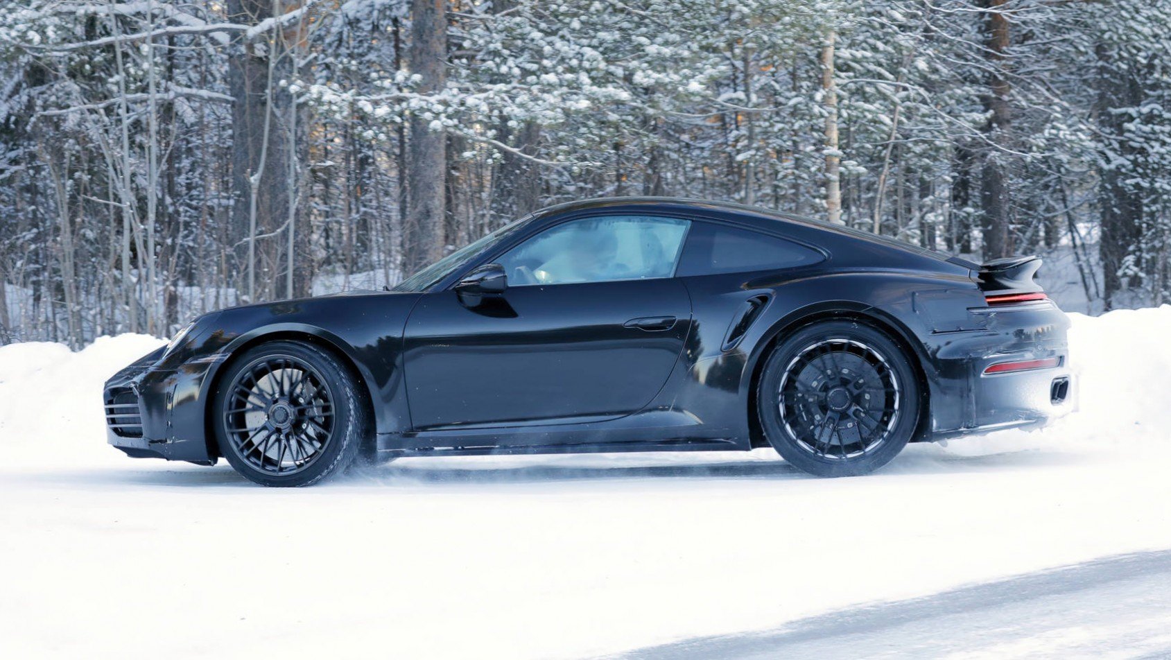 Porsche 911 992.2 turbo spyshot facelifting